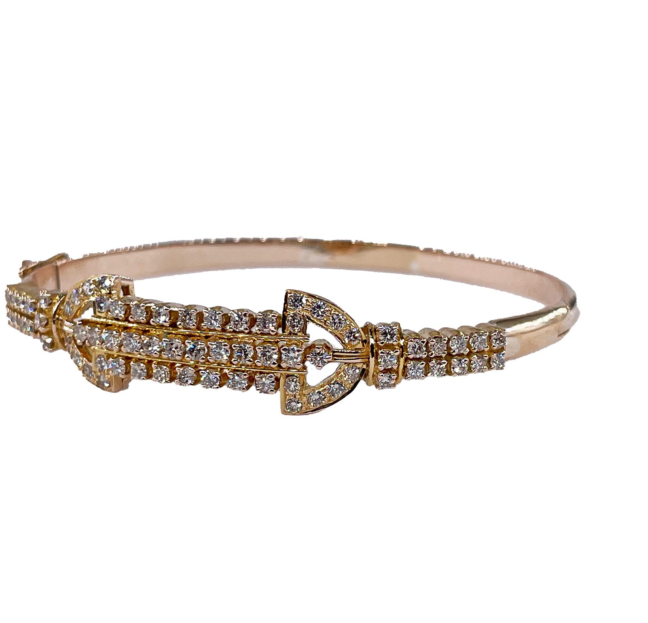 Fin Art Deco Début Retro 1.50ctw Diamond Hinged Gold 18K Vintage Bangle Bracelet , Circa 1937

L'histoire renaît dans un or étincelant. Ce bracelet en diamants jette un pont entre l'Art déco de 1937 et le style rétro du futur. Ce bracelet en