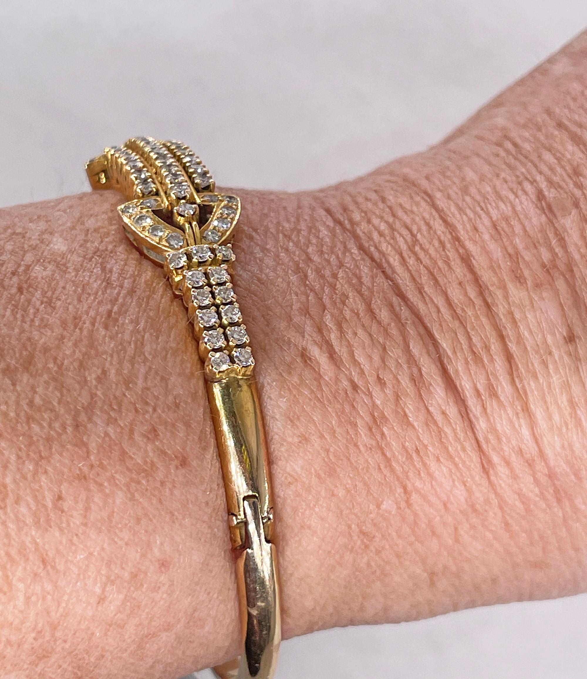 Vintage Late Art Deco 1.50ctw Diamond Bangle Hinged 18K Gold Bracelet For Sale 4