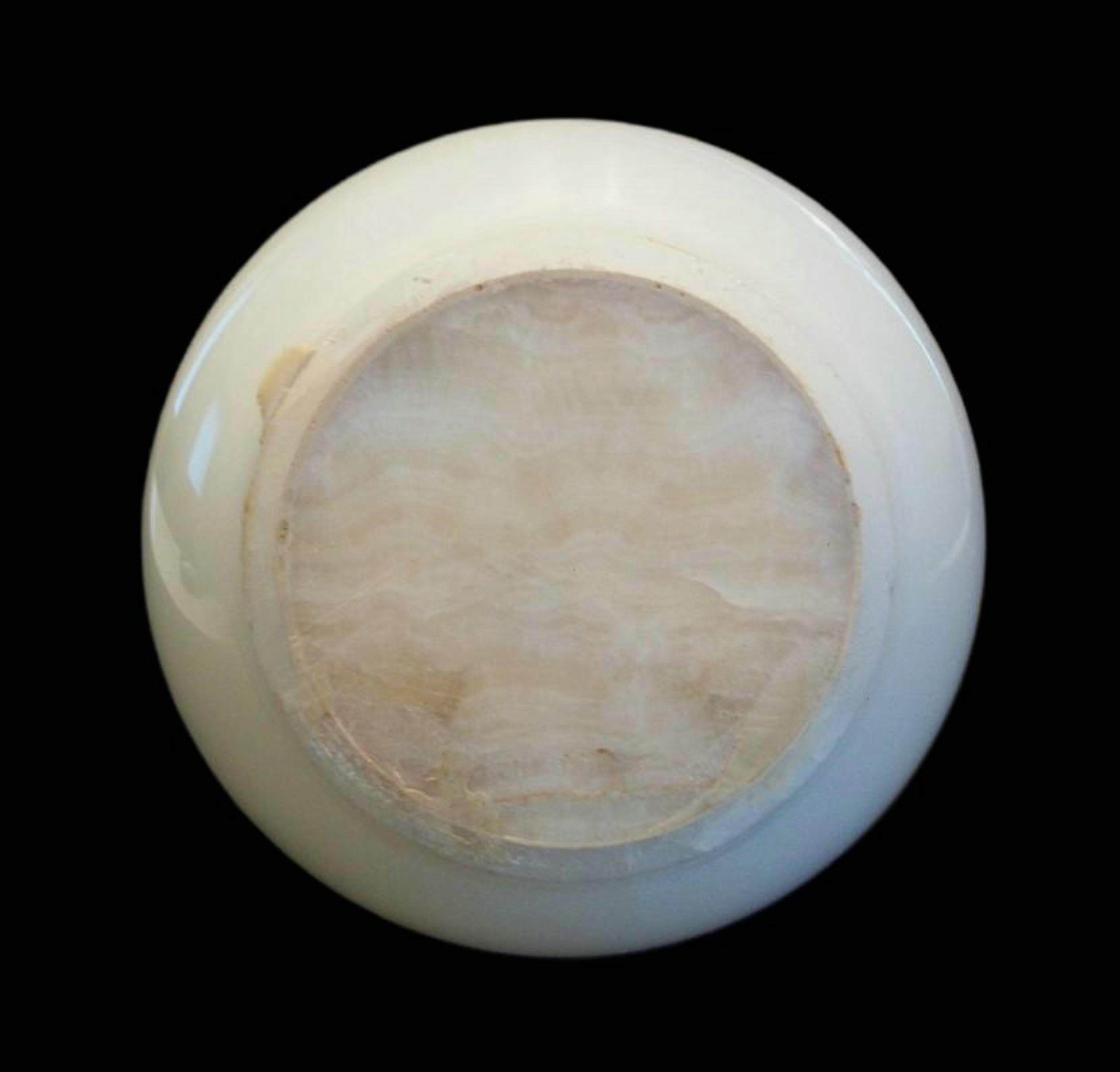 Decanter/bottiglia d'epoca in alabastro tornito - Italia - XX secolo in vendita 4