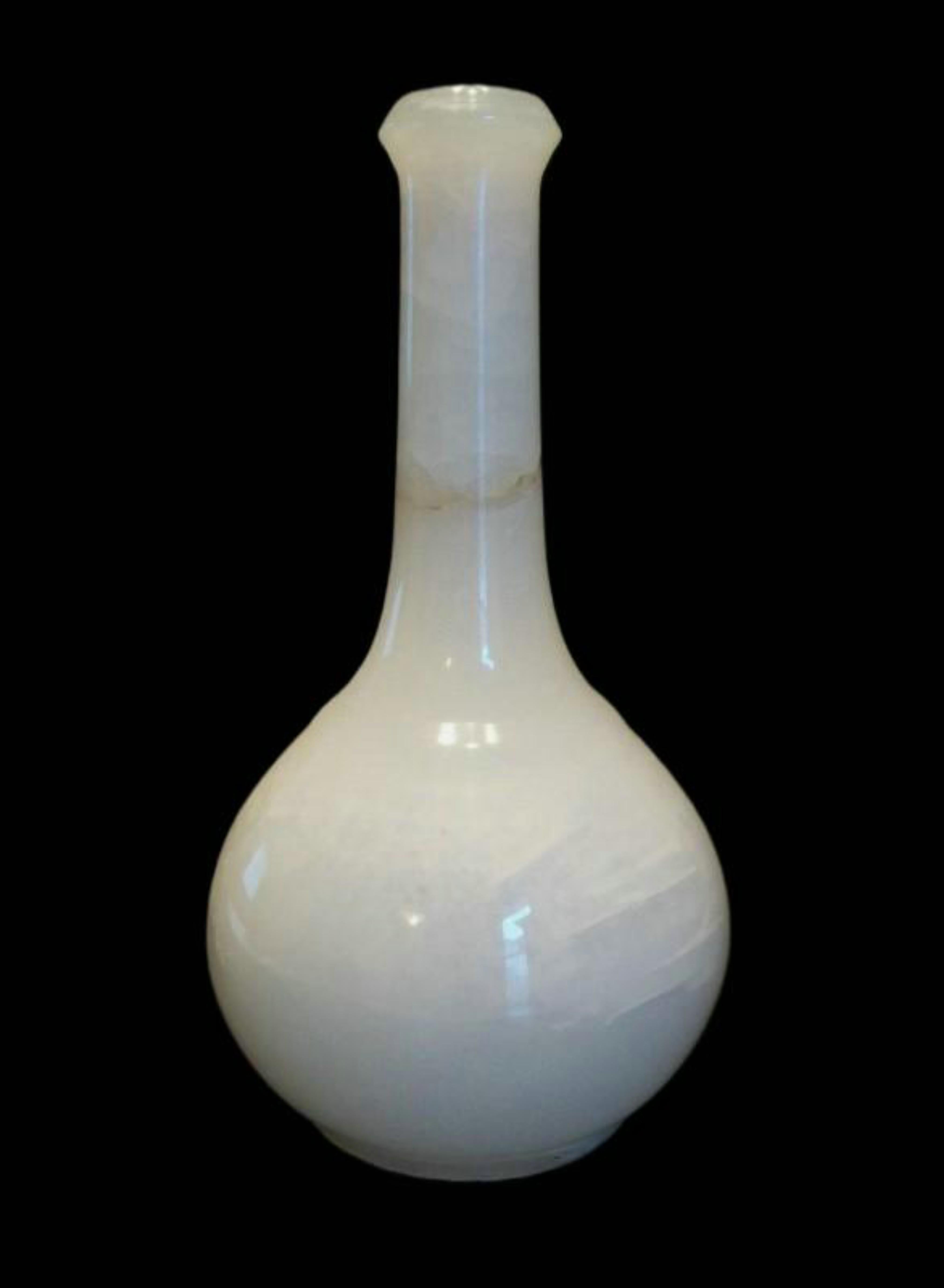 Moderno Decanter/bottiglia d'epoca in alabastro tornito - Italia - XX secolo in vendita