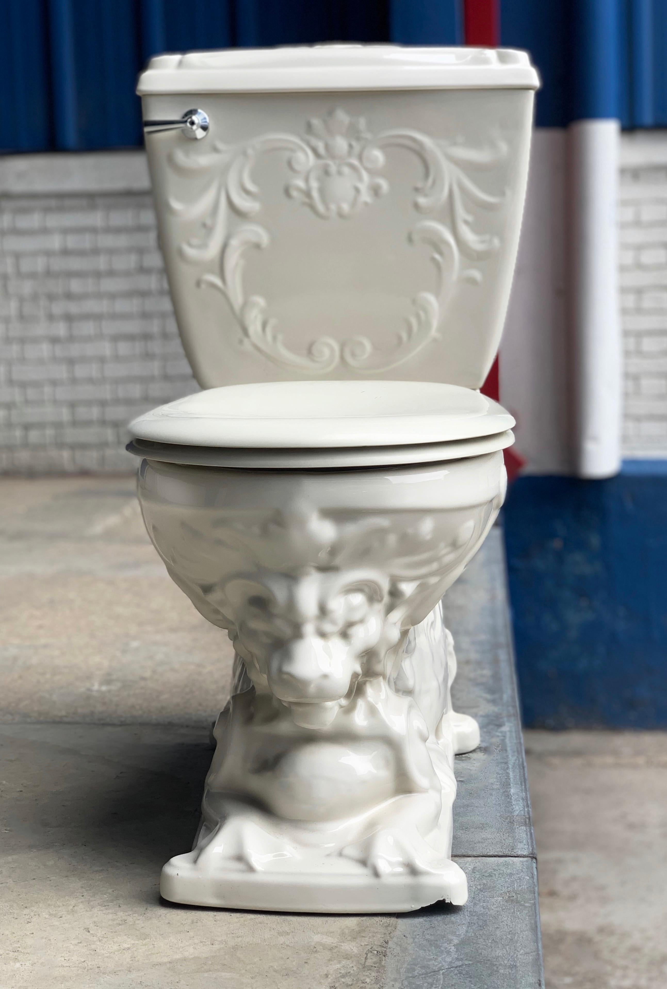 Vintage Laufen Nautilus regal lion porcelain throne toilet water closet, cistern
Nautilus II toilet and cistern
Includes porcelain lion toilet, ceramic cistern with Lid
Please note this is the rare version with the cistern handle on the front