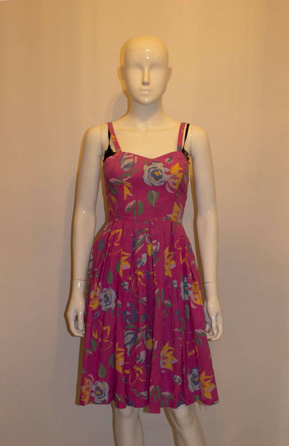 Laura Ashley geblümtes Vintage-Kleid im Angebot 2