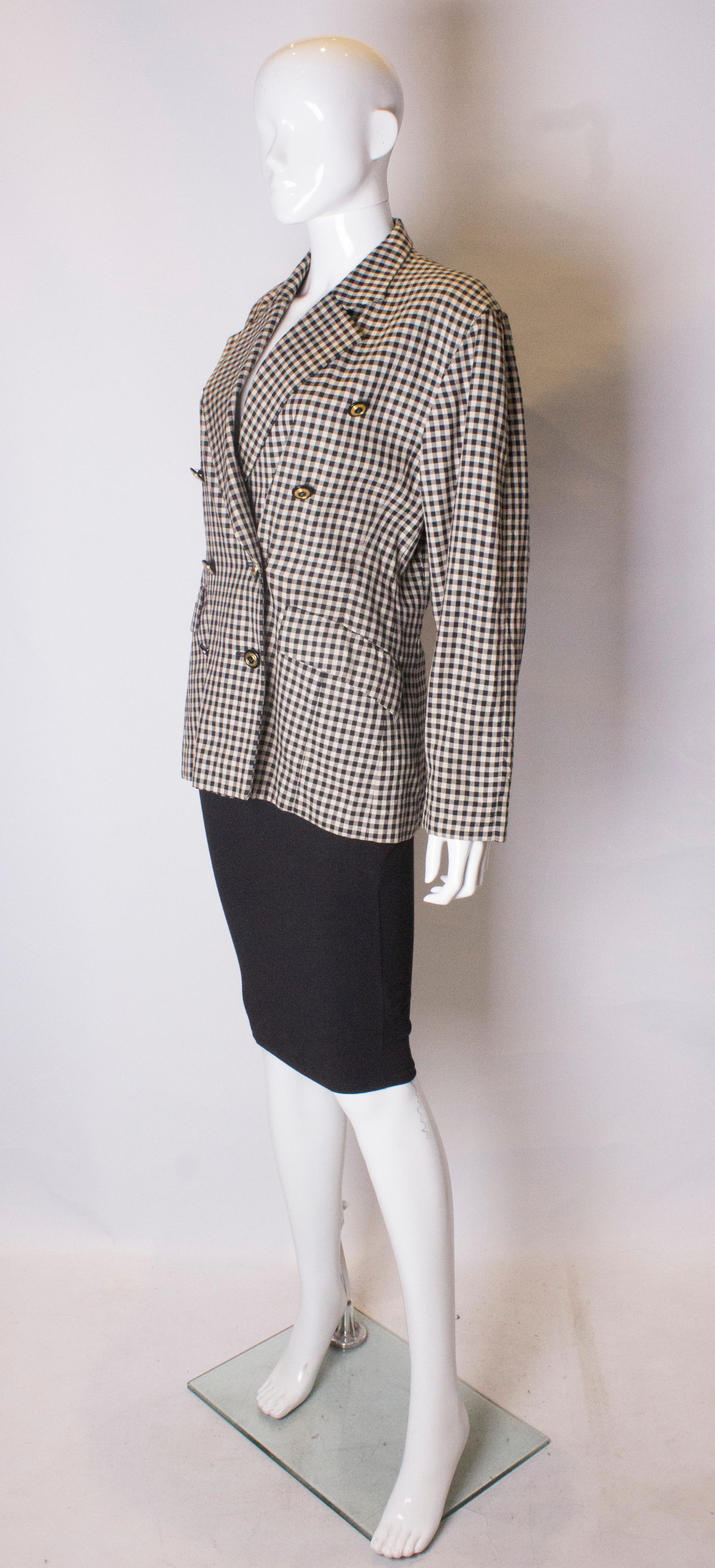 A chic and easy to wear jacket by Laurel. The jacket has two pockets at the front, and is double breasted with eight buttons and is fully lined.