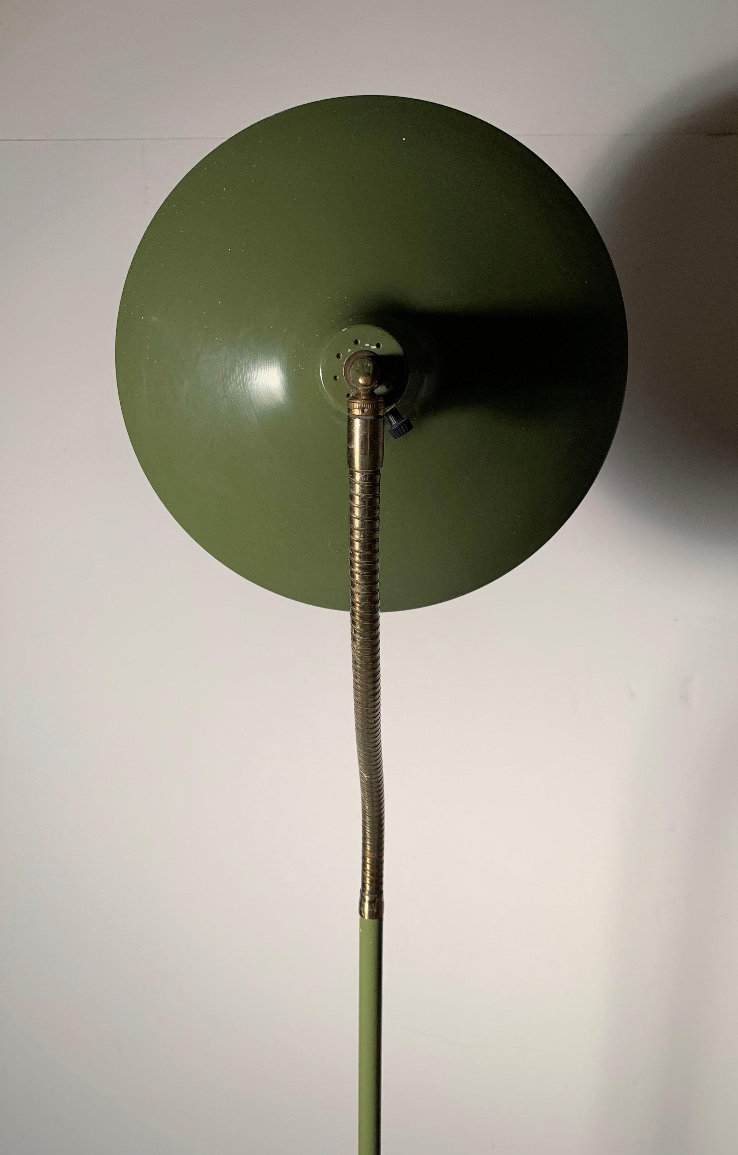 Vintage Laurel Gooseneck Floor Lamp Model B- 683 in Olive For Sale 1