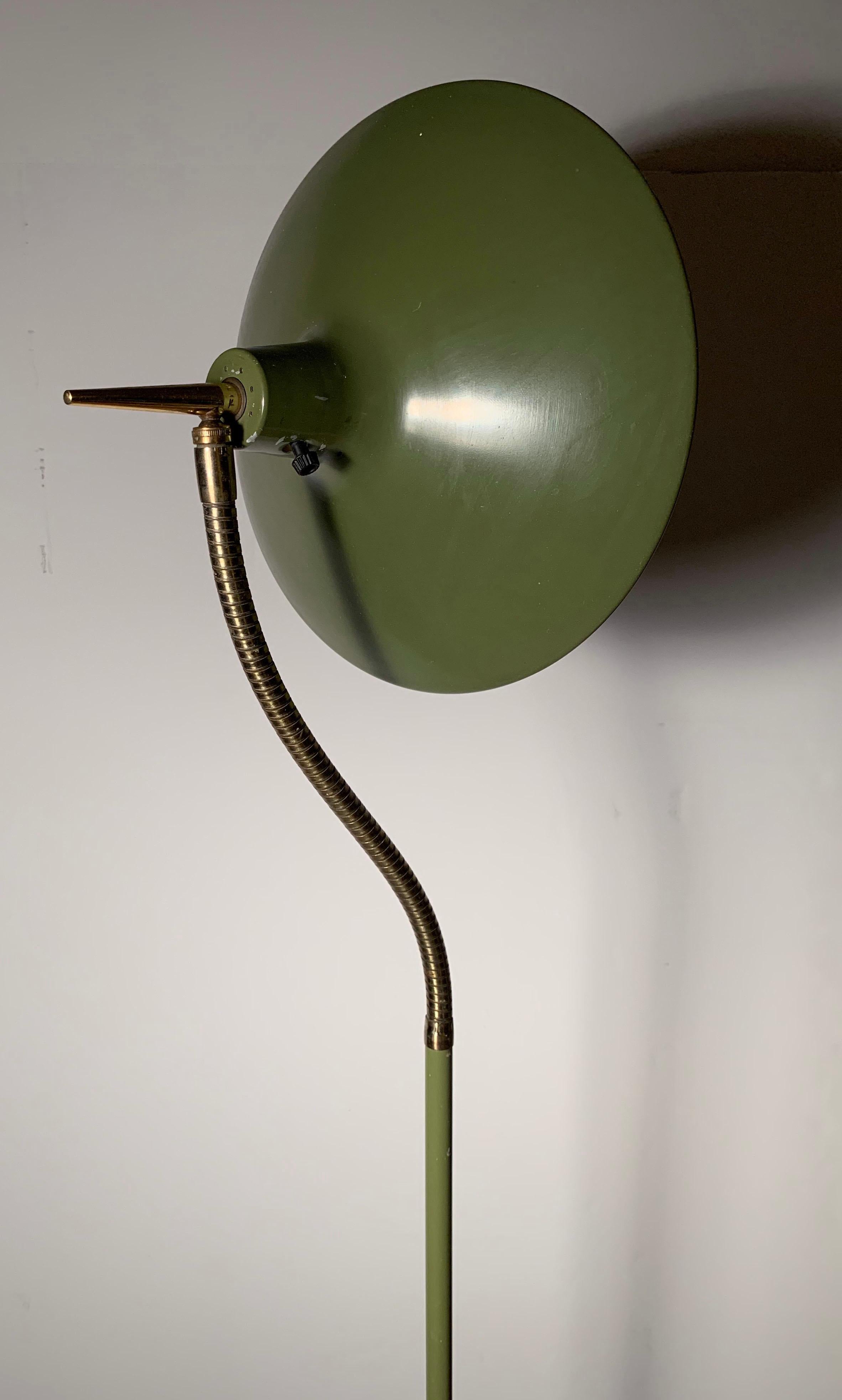Lampadaire vintage Laurel Gooseneck modèle B- 683 en olive Bon état - En vente à Chicago, IL