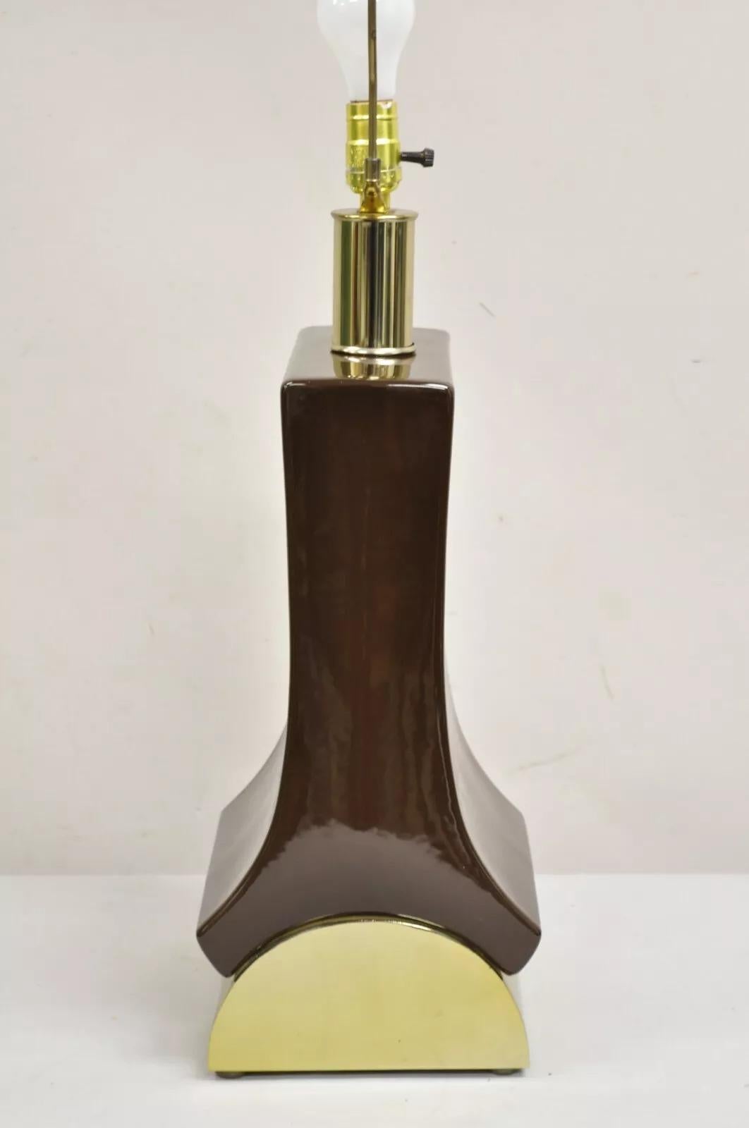 Lámpara de Sobremesa Vintage Laurel Modernista de Mediano Siglo Cerámica Marrón Chocolate y Latón en venta 1
