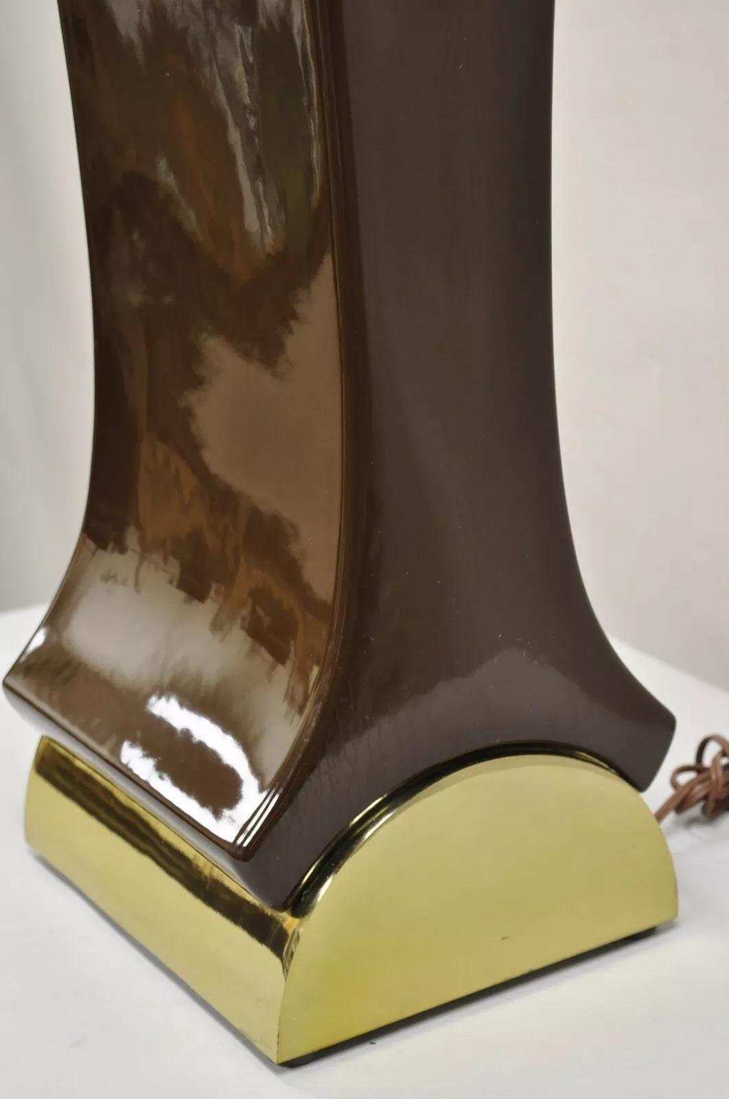 Lámpara de Sobremesa Vintage Laurel Modernista de Mediano Siglo Cerámica Marrón Chocolate y Latón en venta 2