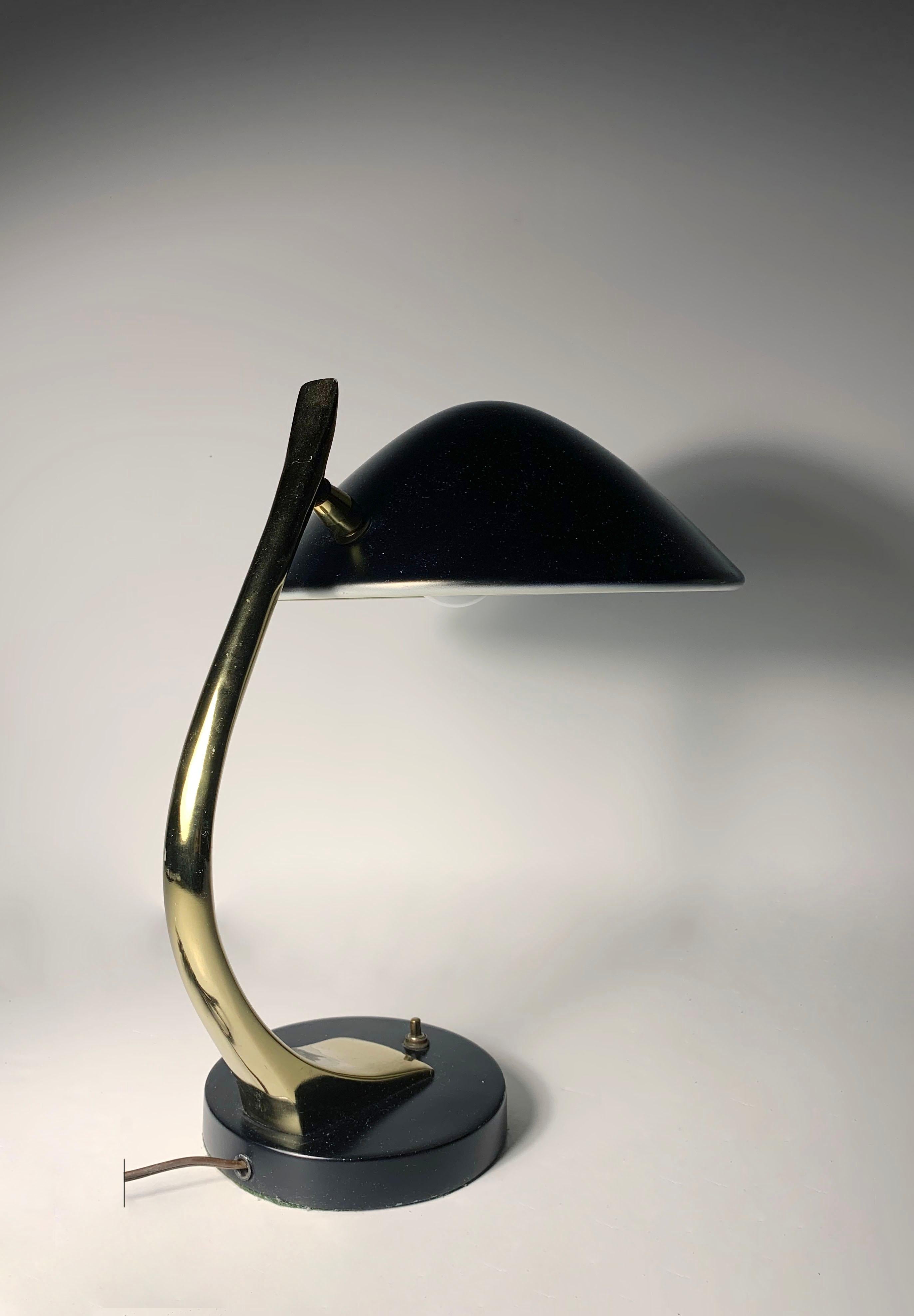 Vintage Laurel Table / Desk Lamp by Barr & Weiss In Good Condition For Sale In Chicago, IL