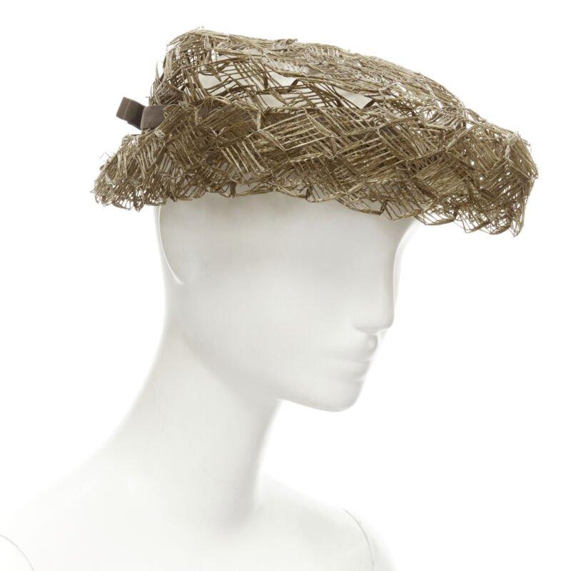 cappello vintage LAURENCE PARIS in paglia e rafia marrone con fiocco in grosgrain
Riferimento: CRTI/A00535
Marchio: Laurence
Modello: Cappello con paglietta in rafia
Materiale: Rafia
Modello: Tinta unita
Dettagli extra: Rifiniture in gros-grain