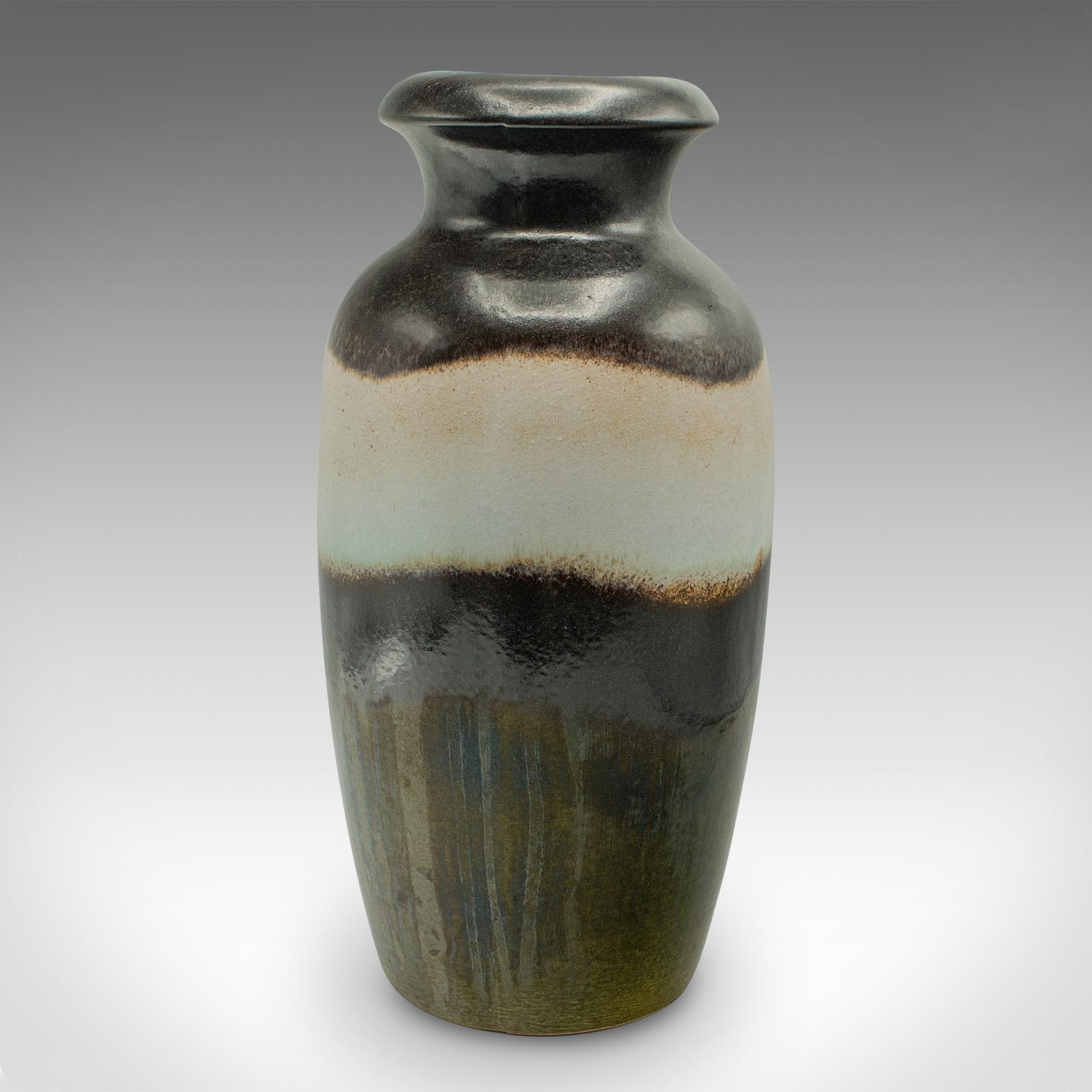 Mid-Century Modern Vase à fleurs en lave, Allemagne de l'Ouest, céramique d'art, urne balustre, vers 1960 en vente