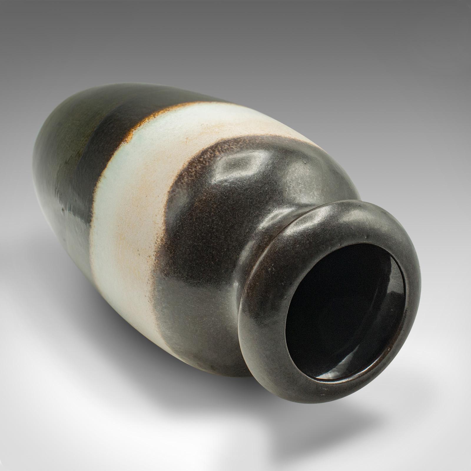 20ième siècle Vase à fleurs en lave, Allemagne de l'Ouest, céramique d'art, urne balustre, vers 1960 en vente