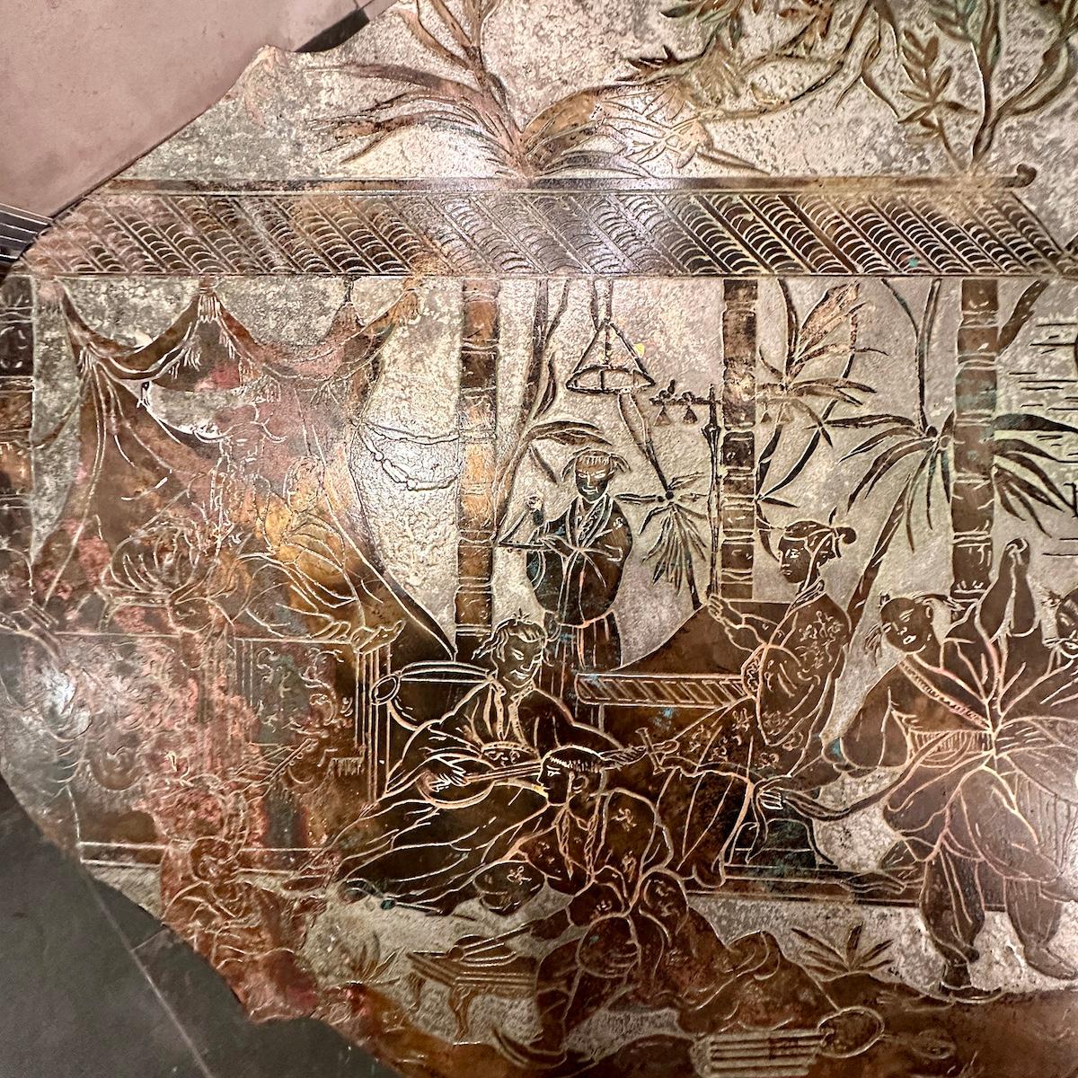 Un tavolino Laverne del 1970 circa con finiture in argento e bronzo patinato.

Misure:
Altezza: 17