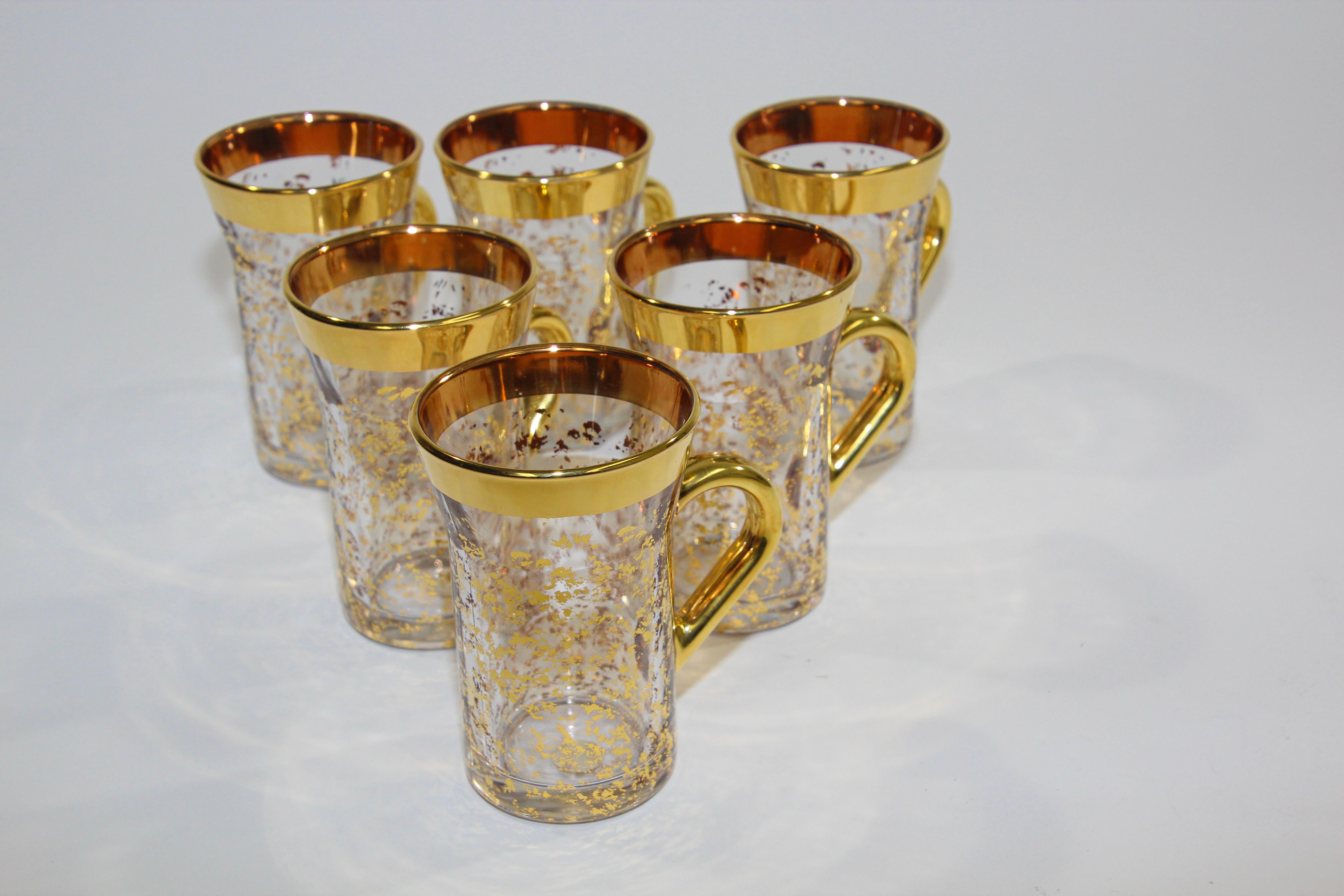 Set of 6 vintage clear handled Middle Eastern style Turkish coffee mugs or tea glasses hand painted with 24K gold rim and gold flecks overlay enameled design.
6 vintage lavorato a mano Italian gold handled barware glasses, espresso glasses, tea