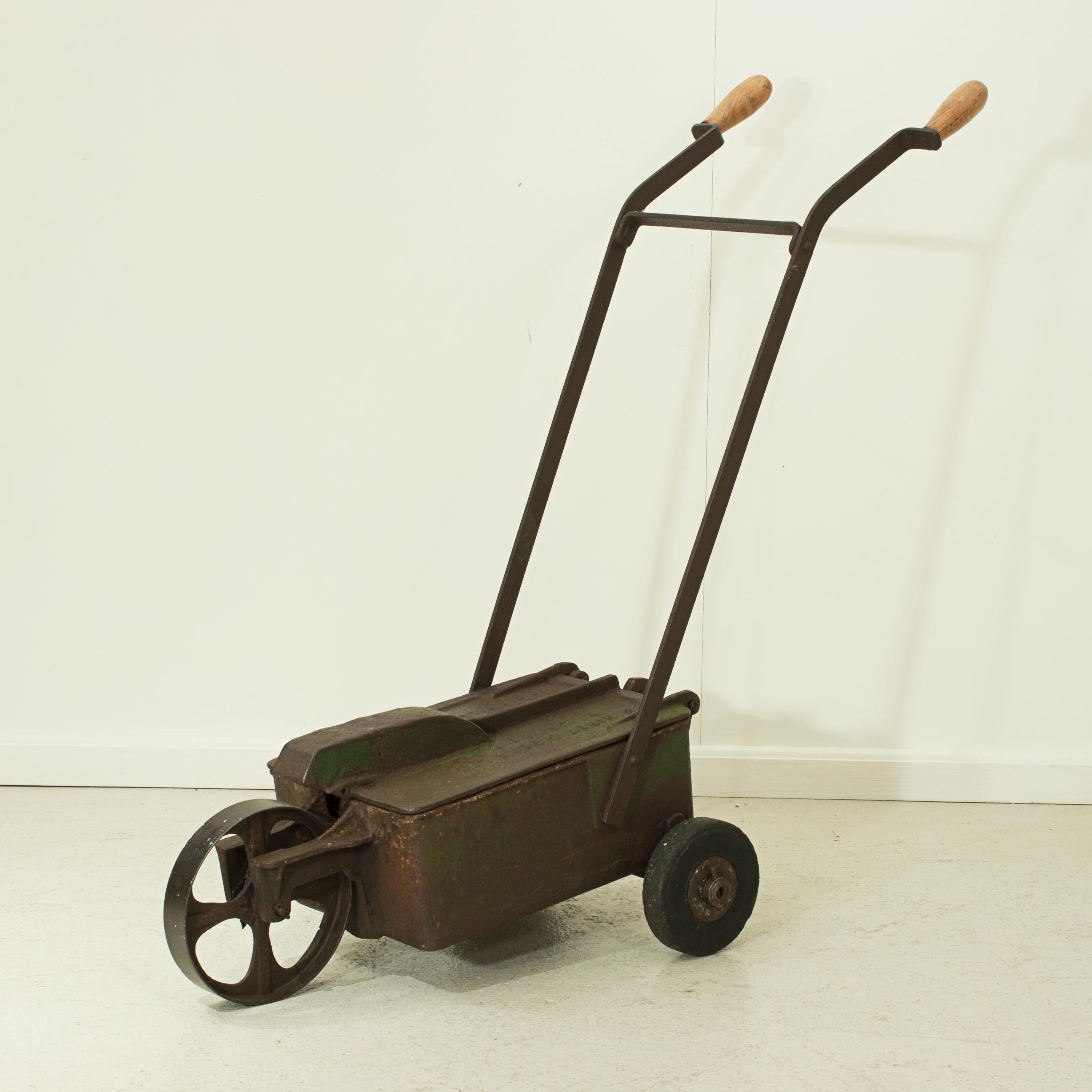 Vintage Lawn Tennis Court Line Marker, circa 1900 In Good Condition In Oxfordshire, GB