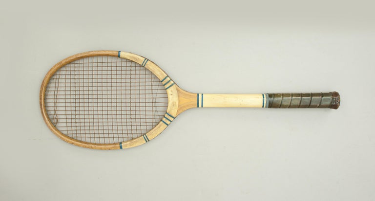 Vintage Lawn Tennis Racket by F. H. Ayres, Tournament Davis Cup In Good Condition In Oxfordshire, GB