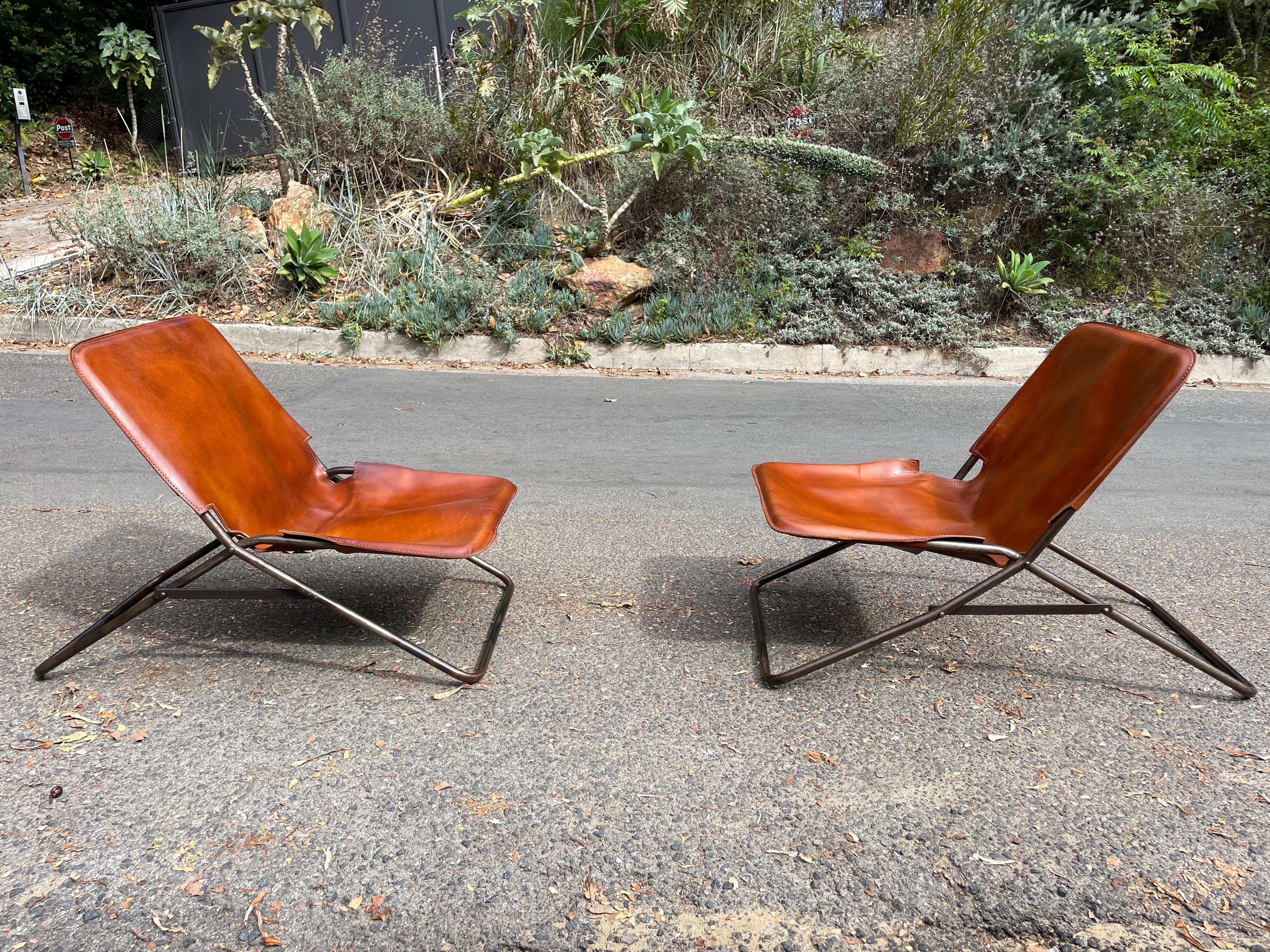 A stunning pair of vintage Lawson Fenning leather and metal lounge sling chairs. In original rich caramel leather. The chairs are foldable for storage.

Price is for the pair

We're currently pairing these cool leather chairs with a brass