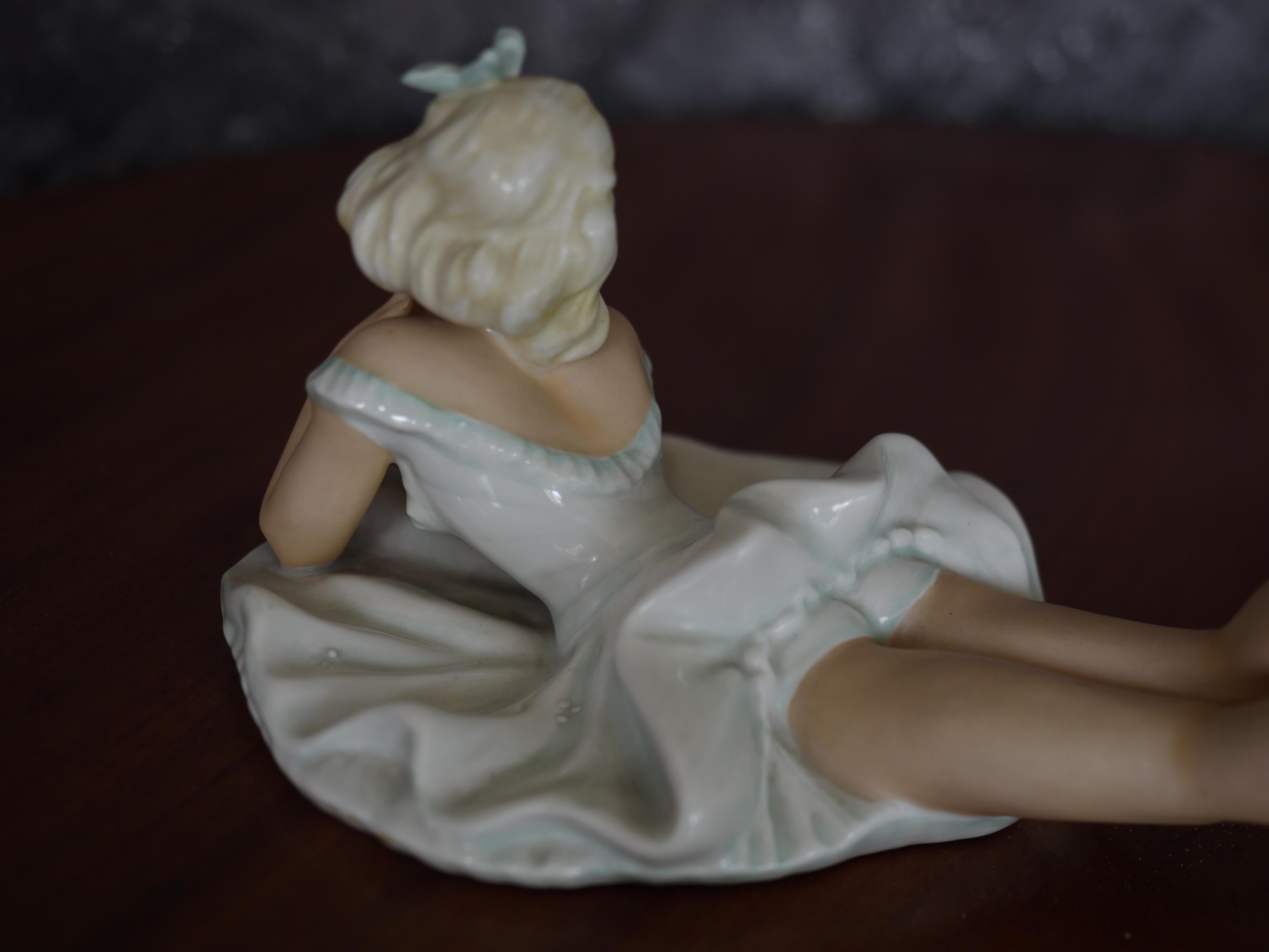 Vintage laying lady porcelain figure original Schaubach Kunst art sculpture  For Sale 4