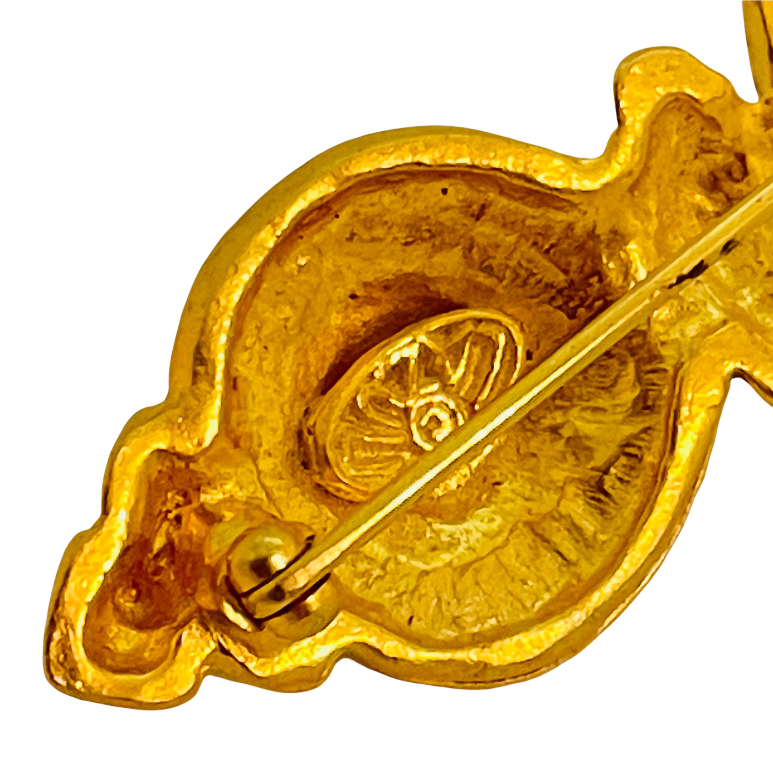 Women's Vintage LAZULI matte gold jewel cabochon Etruscan designer brooch For Sale