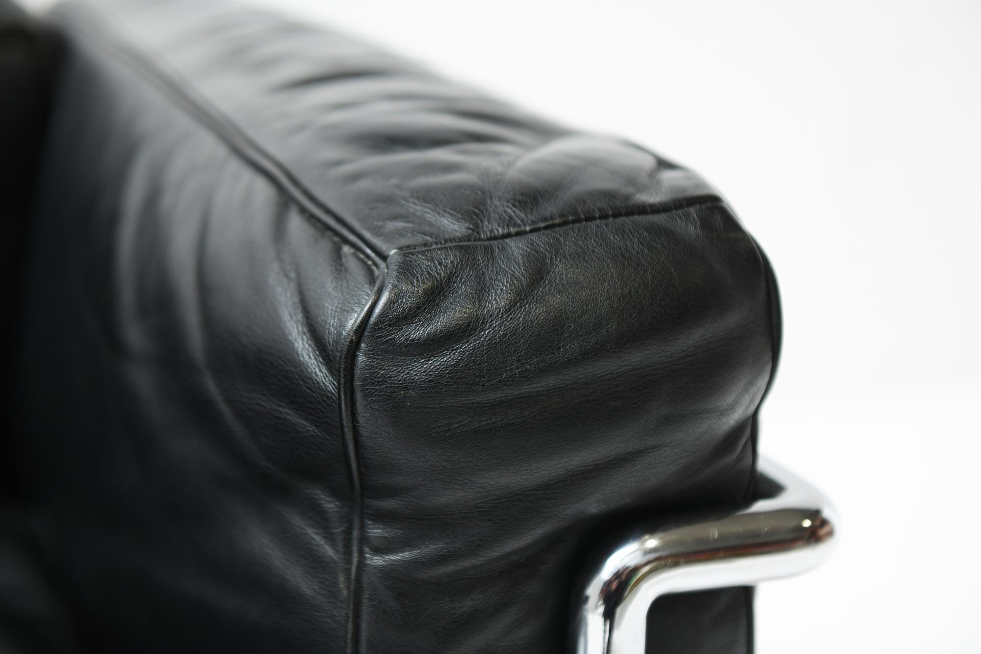 Vintage LC-2 in Black Leather by Le Corbusier, Jeanneret & Perriand for Cassina 6