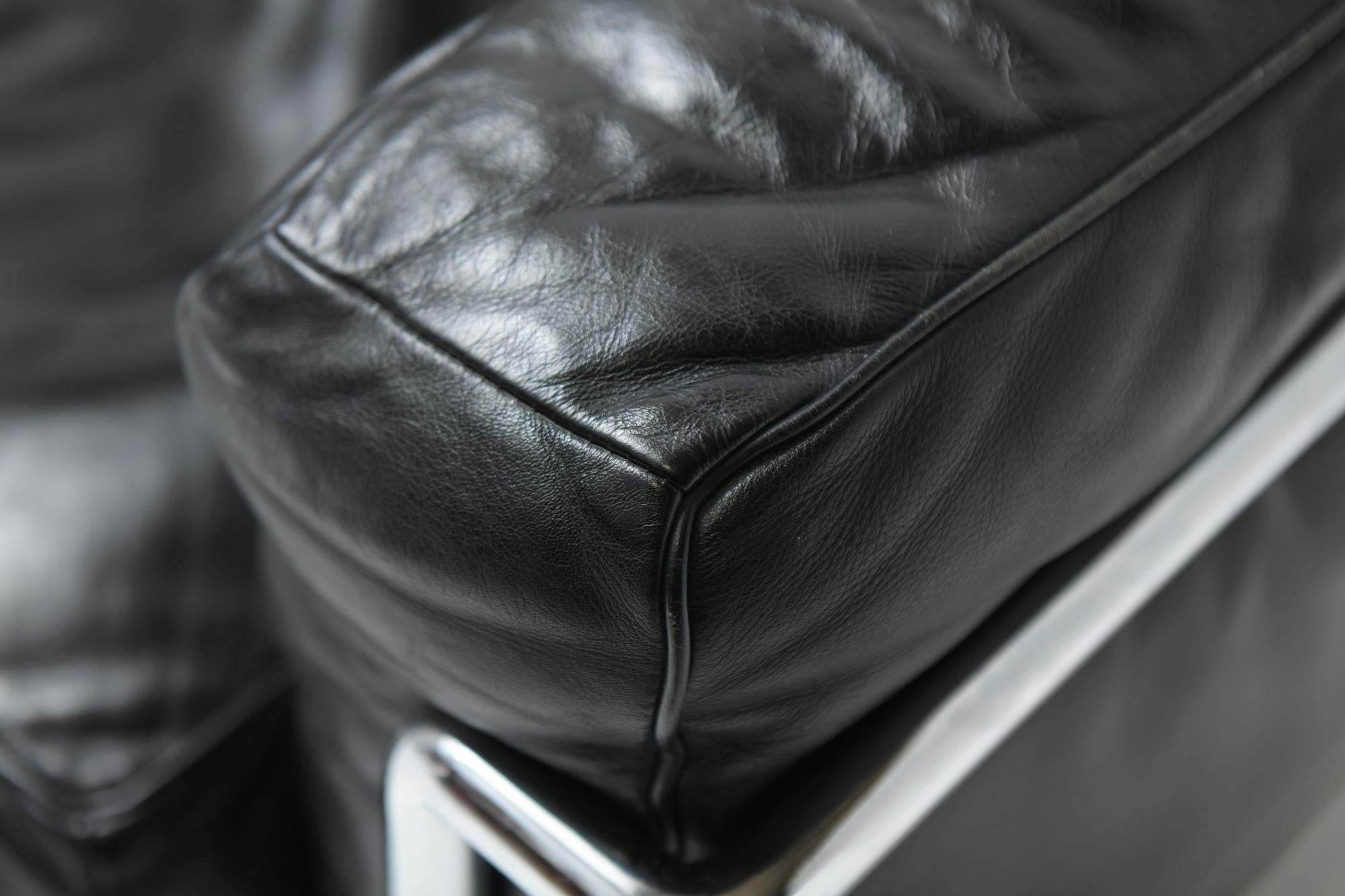 Vintage LC-2 in Black Leather by Le Corbusier, Jeanneret & Perriand for Cassina 3