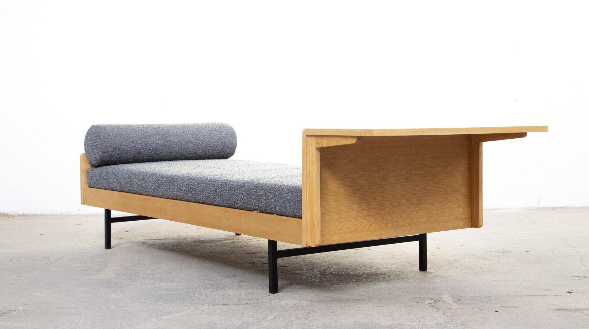 Métal Lit de jour Vintage LC 5 Pierre Guariche ARP, années 1950 en vente