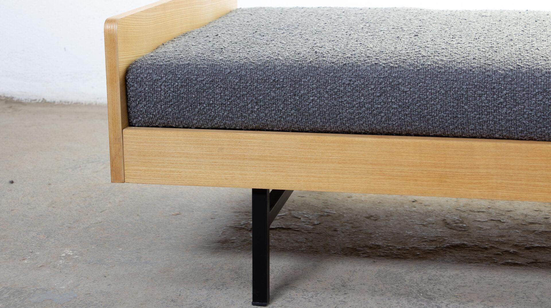 Lit de jour Vintage LC 5 Pierre Guariche ARP, années 1950 en vente 1