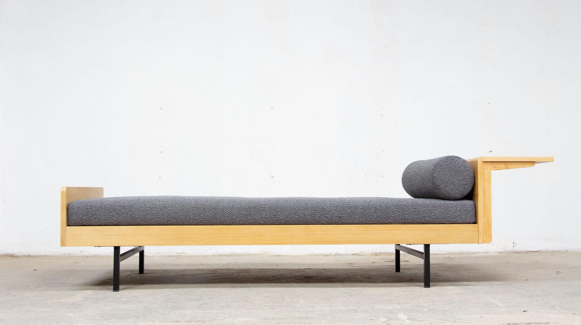 Lit de jour Vintage LC 5 Pierre Guariche ARP, années 1950 en vente 2