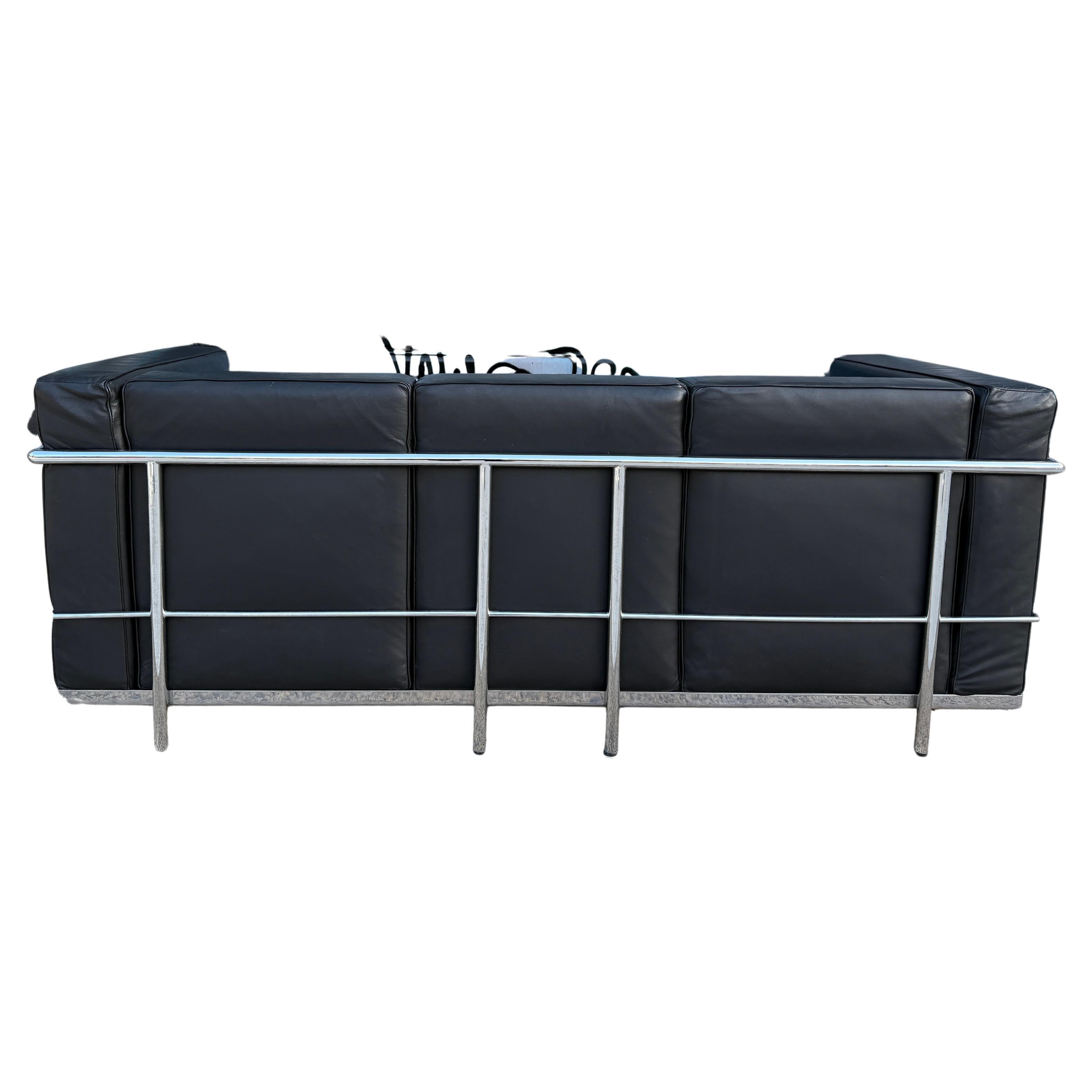 Vintage LC2 black leather chrome frame 3 seat sofa by Le Corbusier In Good Condition In BROOKLYN, NY