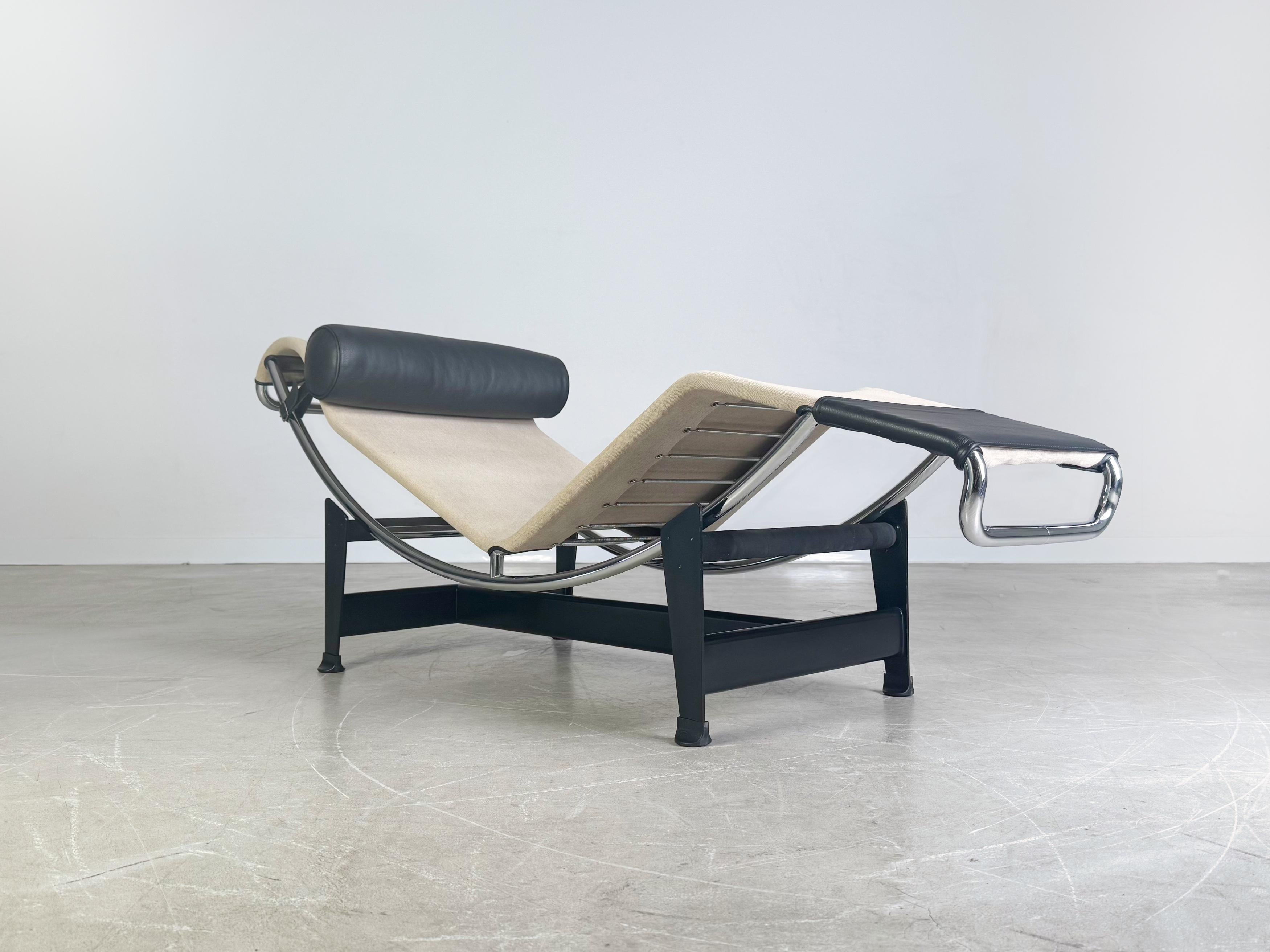 Vintage LC4 Liege Cassina Le Corbusier Leder Ecru Canvas, Ecru (Italienisch) im Angebot