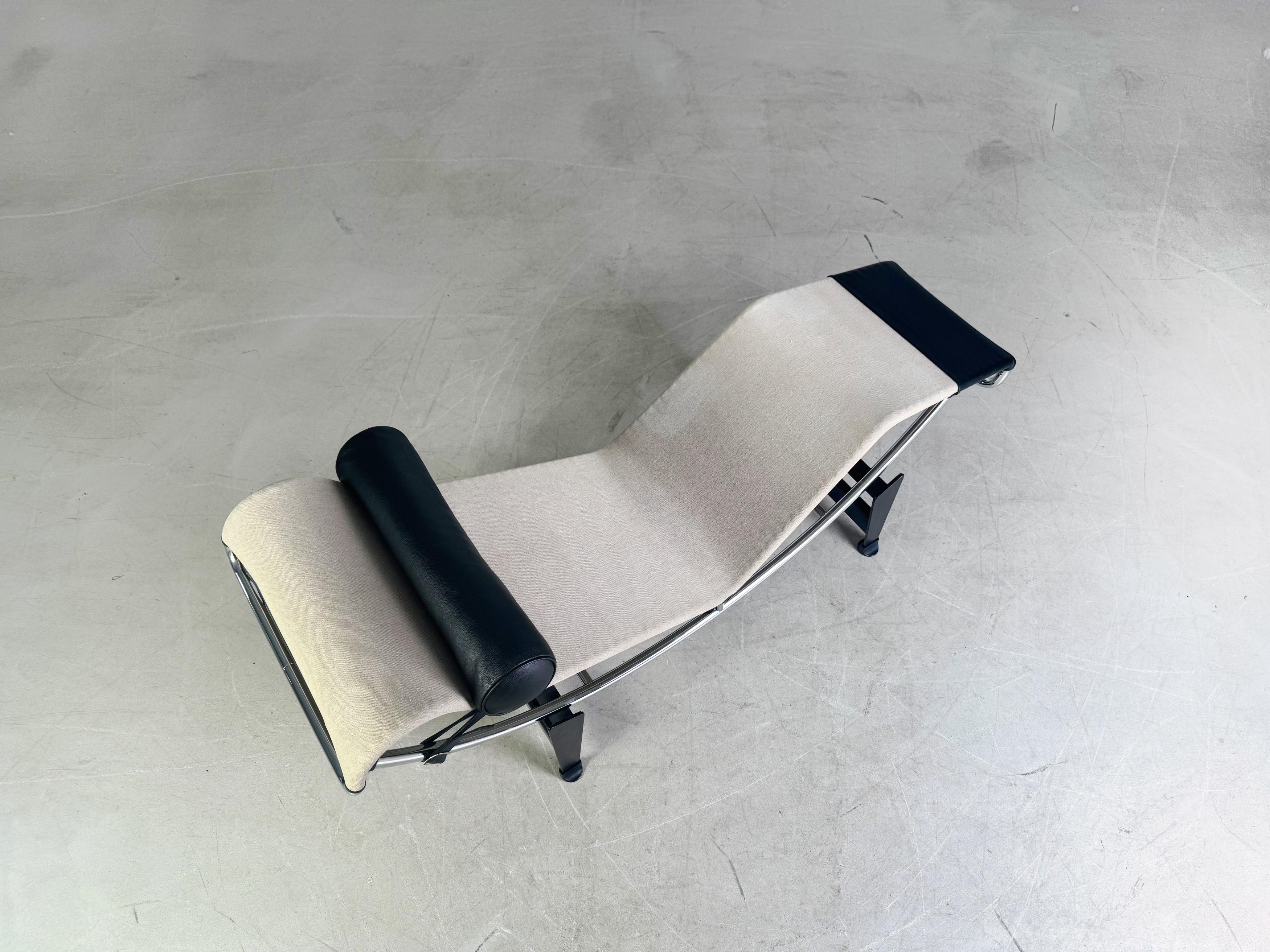 Vintage LC4 Liege Cassina Le Corbusier Leder Ecru Canvas, Ecru im Angebot 1