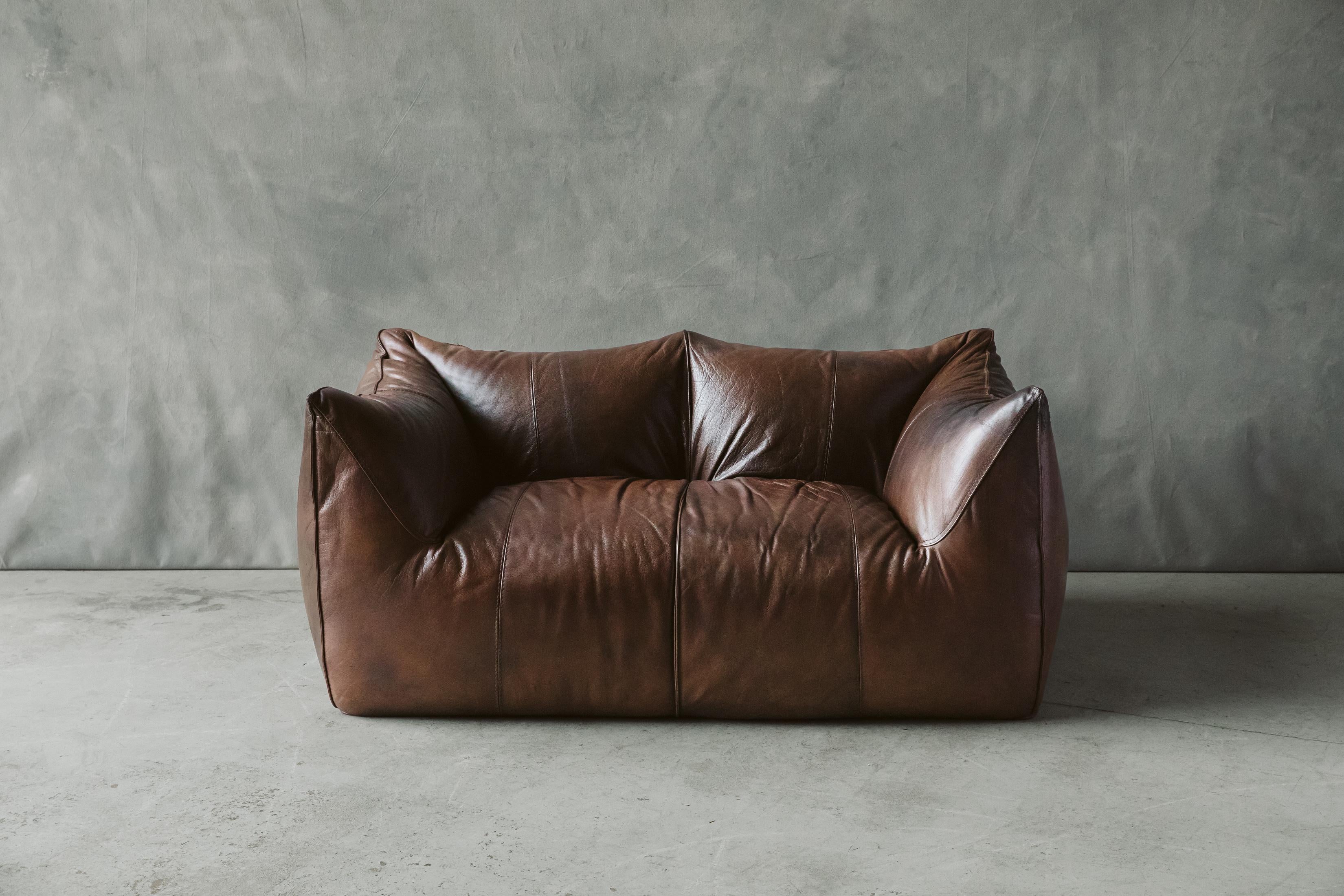 Vintage Le Bambole Leather Sofa Designed by Mario Bellini, B&B Italia, 1978.  Original brown leather upholstery with a fantastic patina and use.  

We don't have the time to write an extensive description on each of our pieces. We prefer to speak