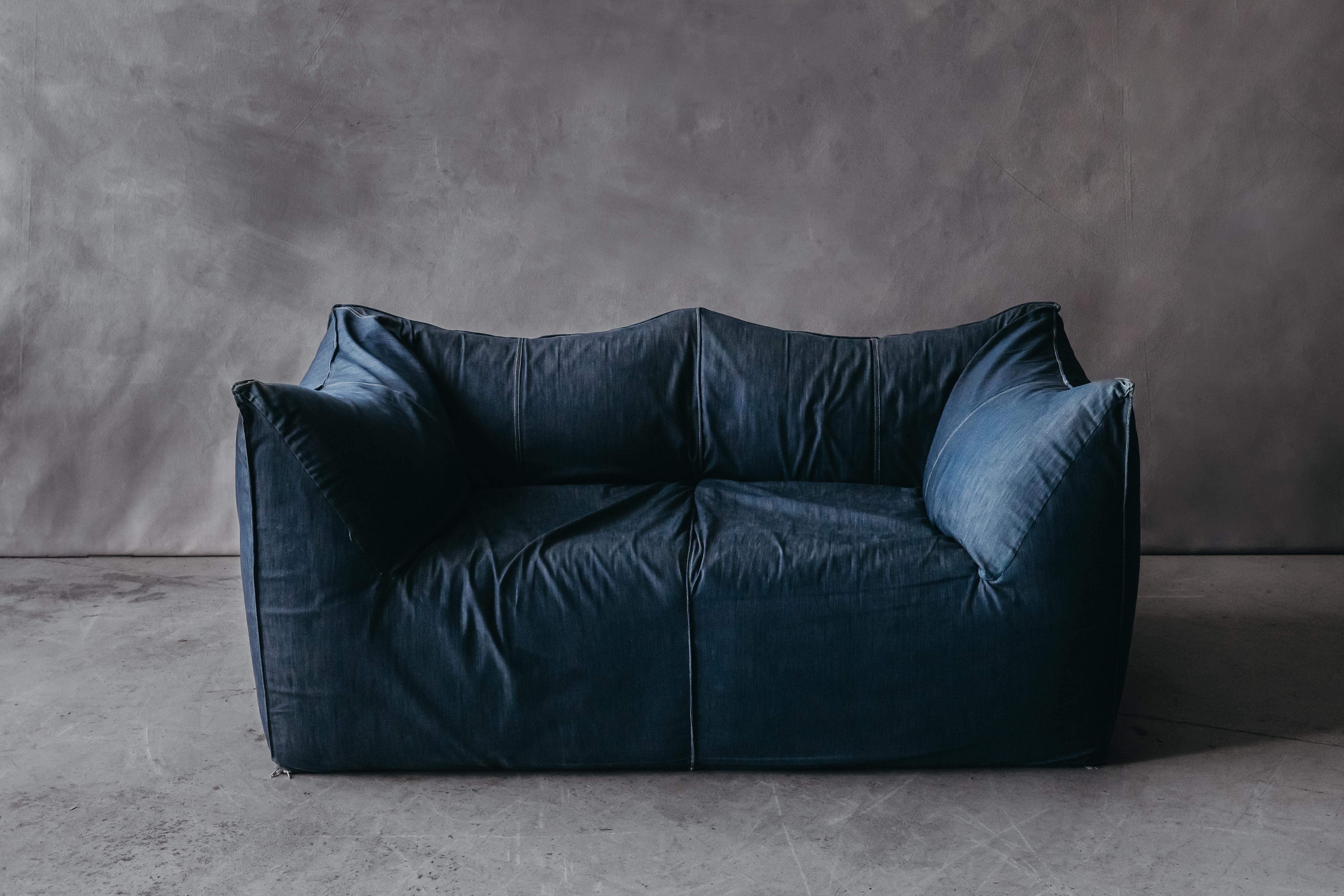 Vintage Le Bambole Leather Sofa Designed by Mario Bellini, B&B Italia, 1978. Original blue linen fabric with light wear and use.