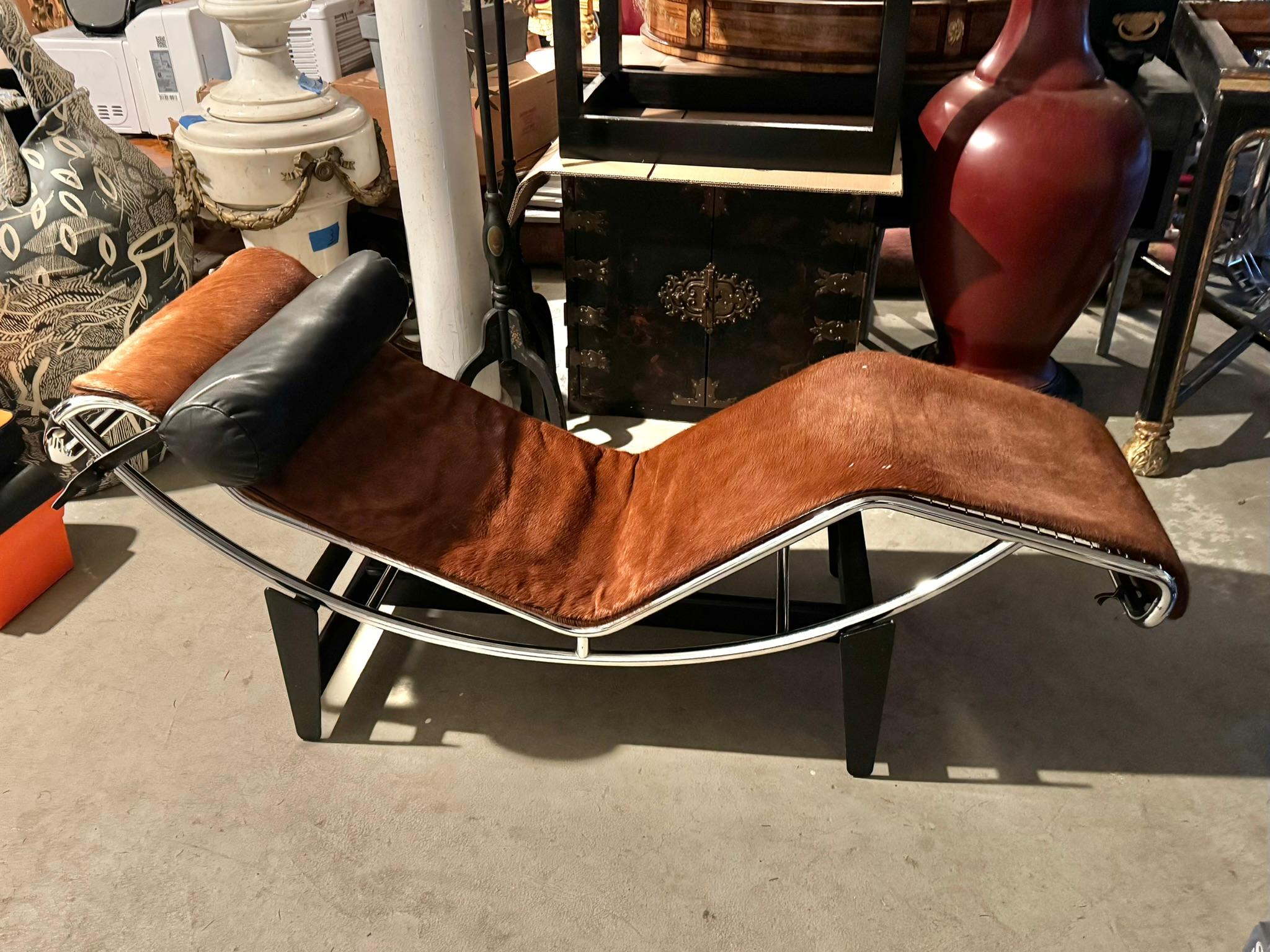 Art Déco Chaise Longue vintage LC4 di Le Corbusier by Cassina