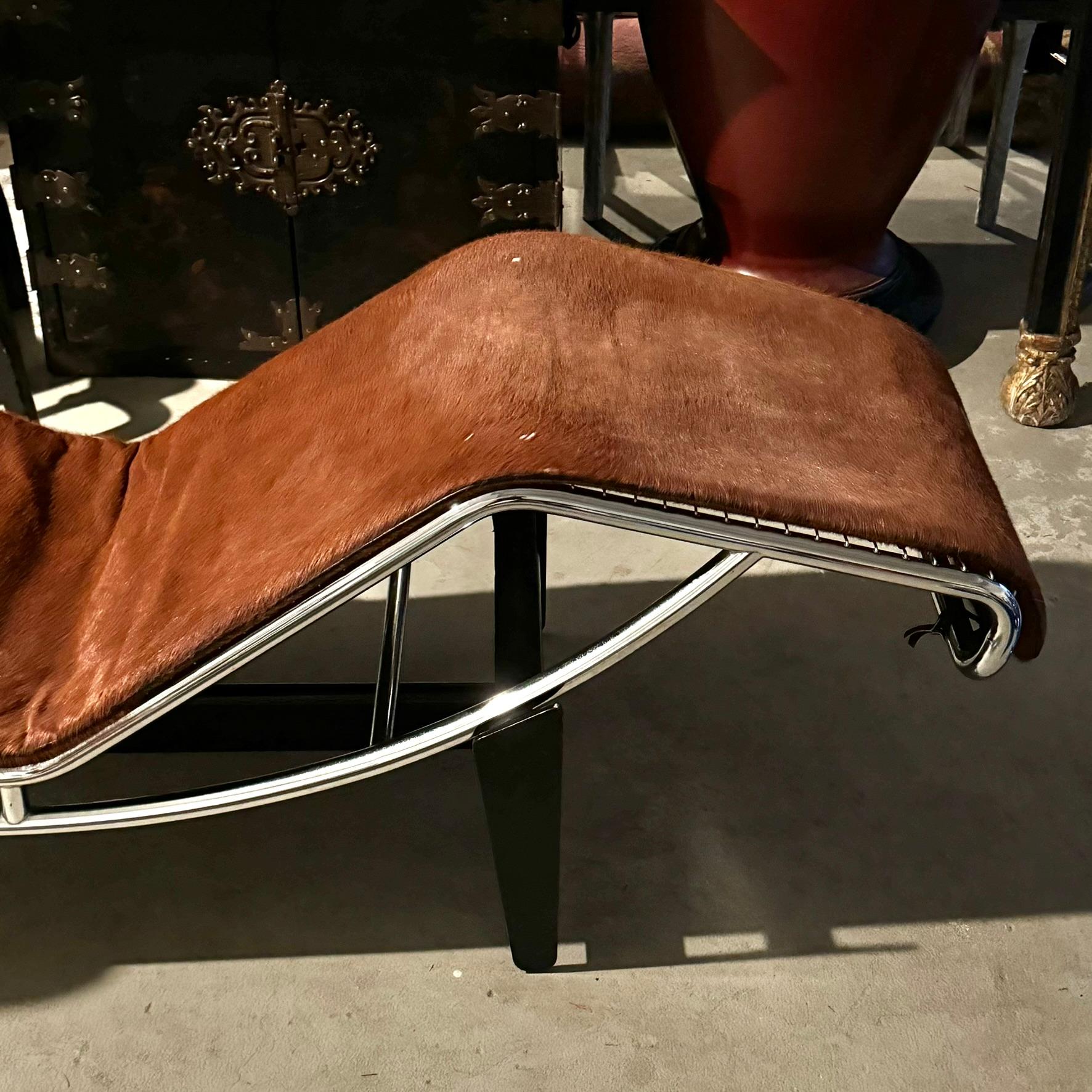 Italiano Chaise Longue vintage LC4 di Le Corbusier by Cassina