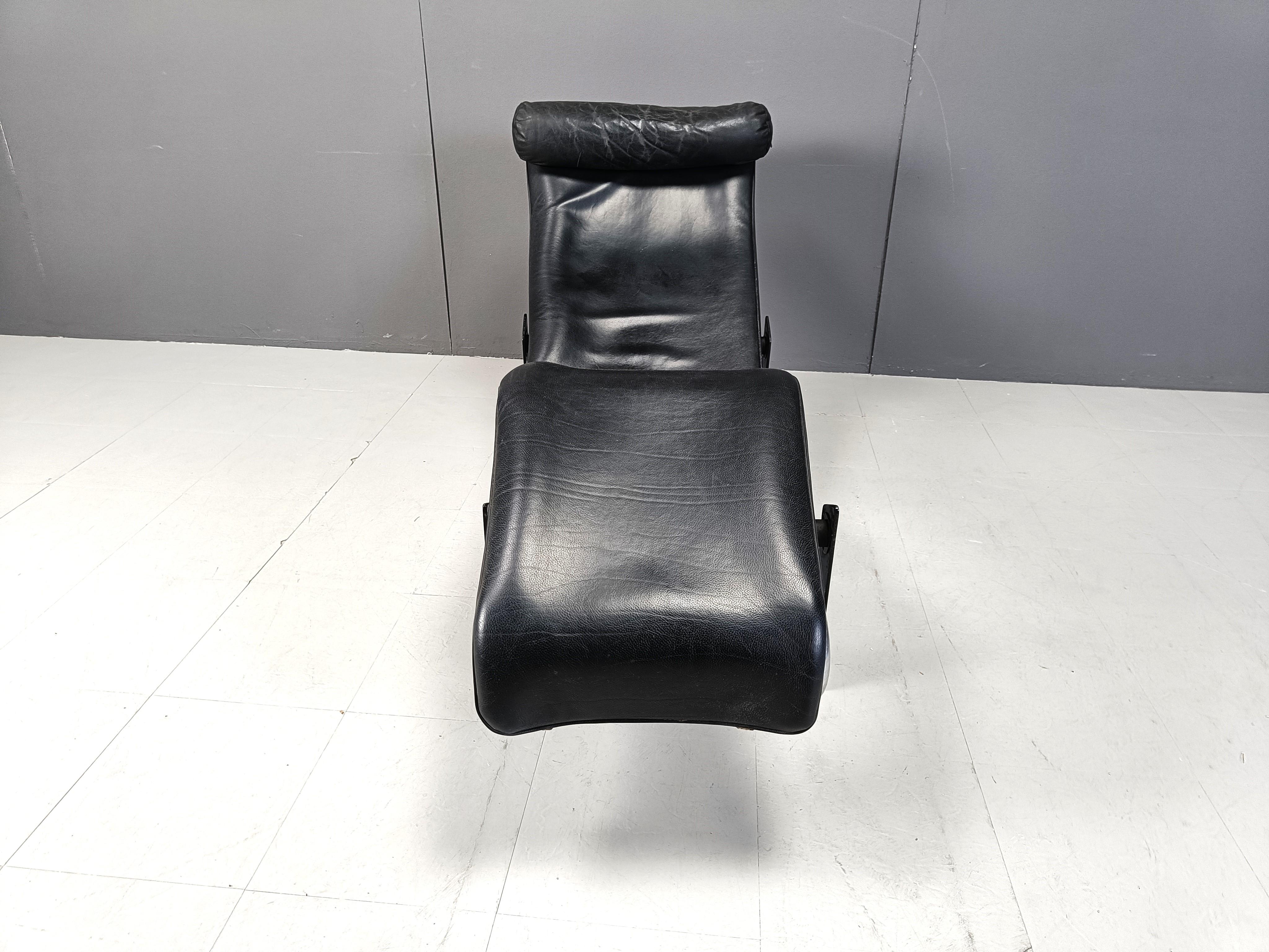 Vintage Le Corbusier LC4 chaise longue for Cassina, 1970s For Sale 3
