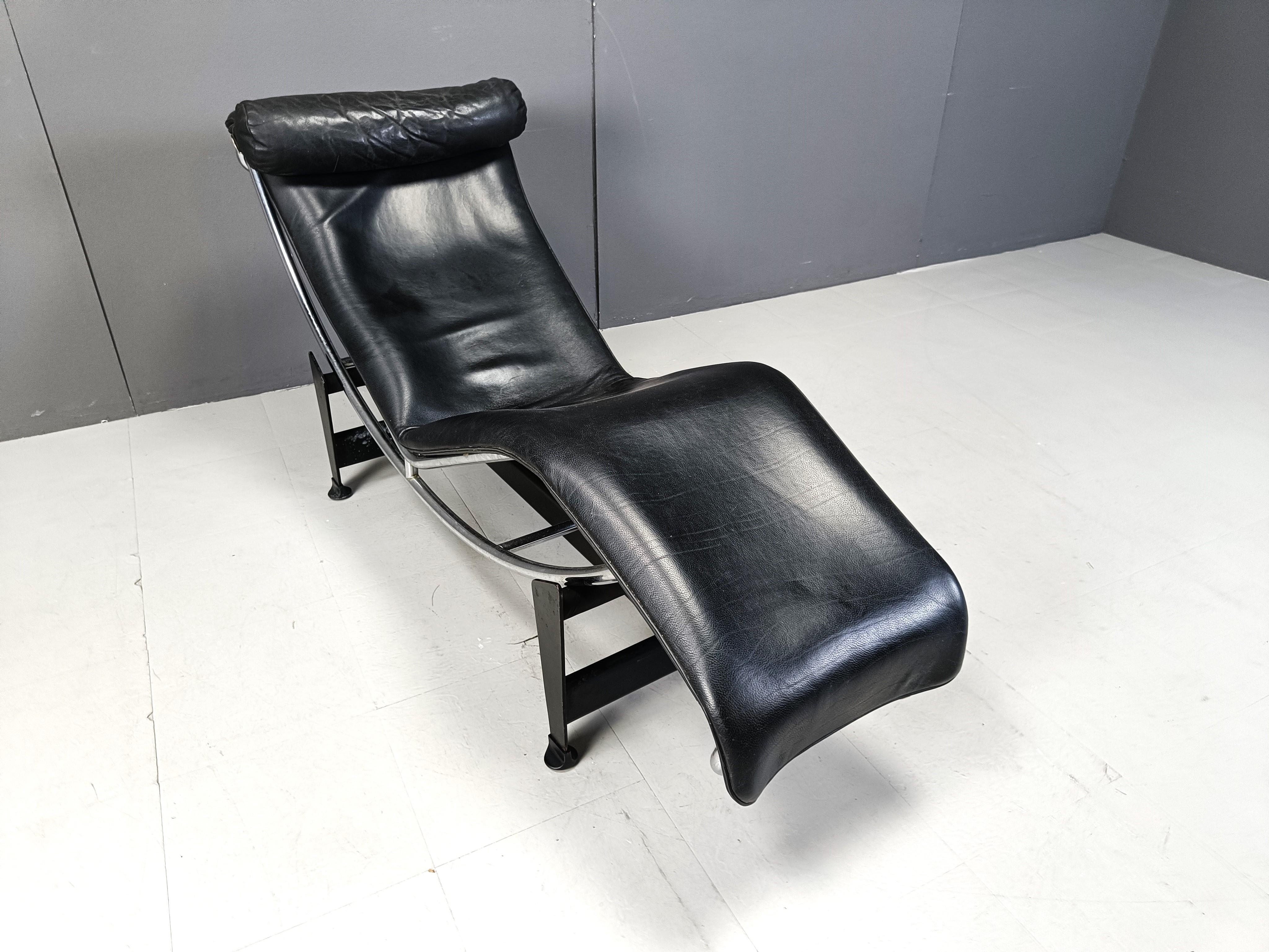 Vintage Le Corbusier LC4 chaise longue for Cassina, 1970s For Sale 1