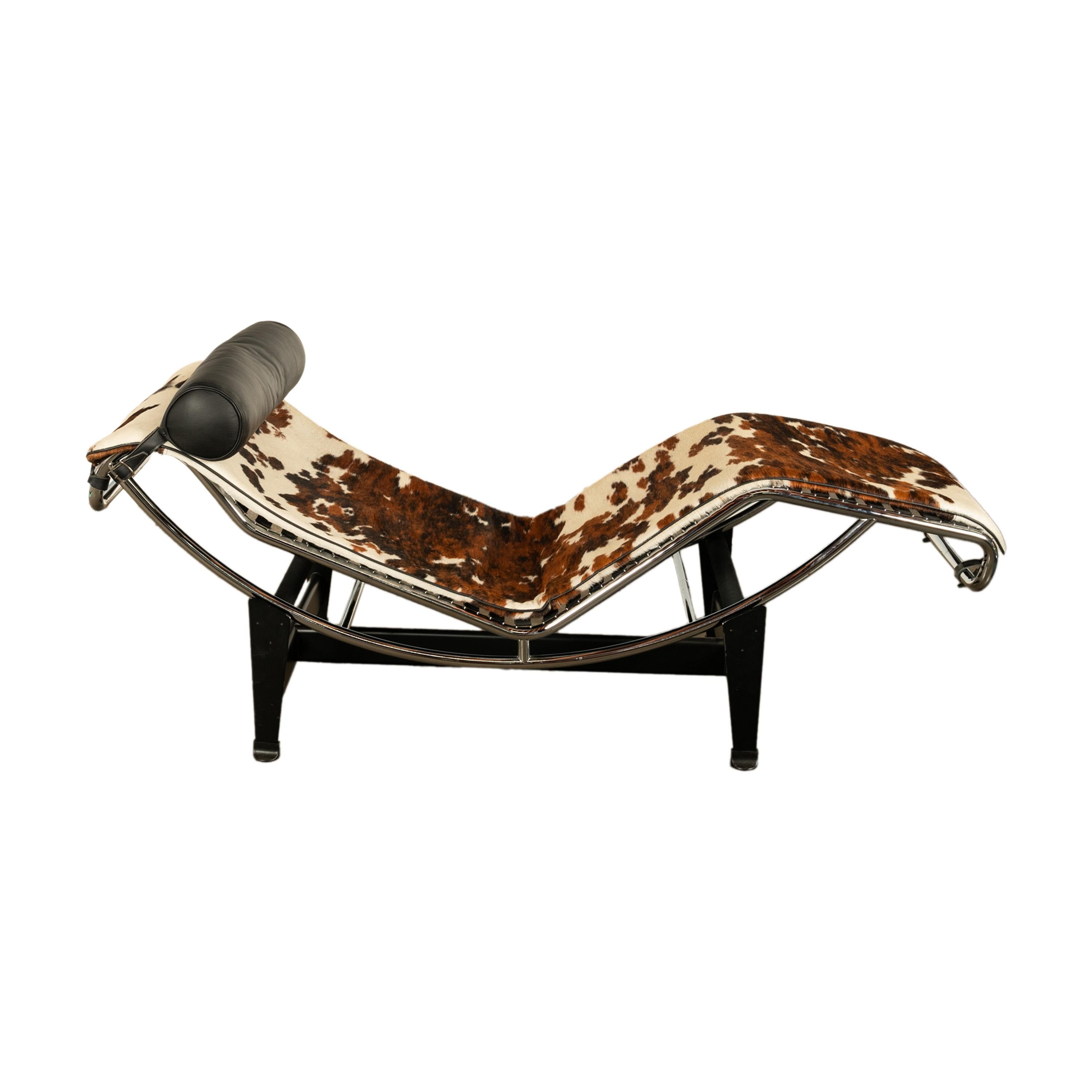 Mid-Century Modern Vintage Le Corbusier LC4 Cowhide Chaise Longue Recliner Cassina with Tags