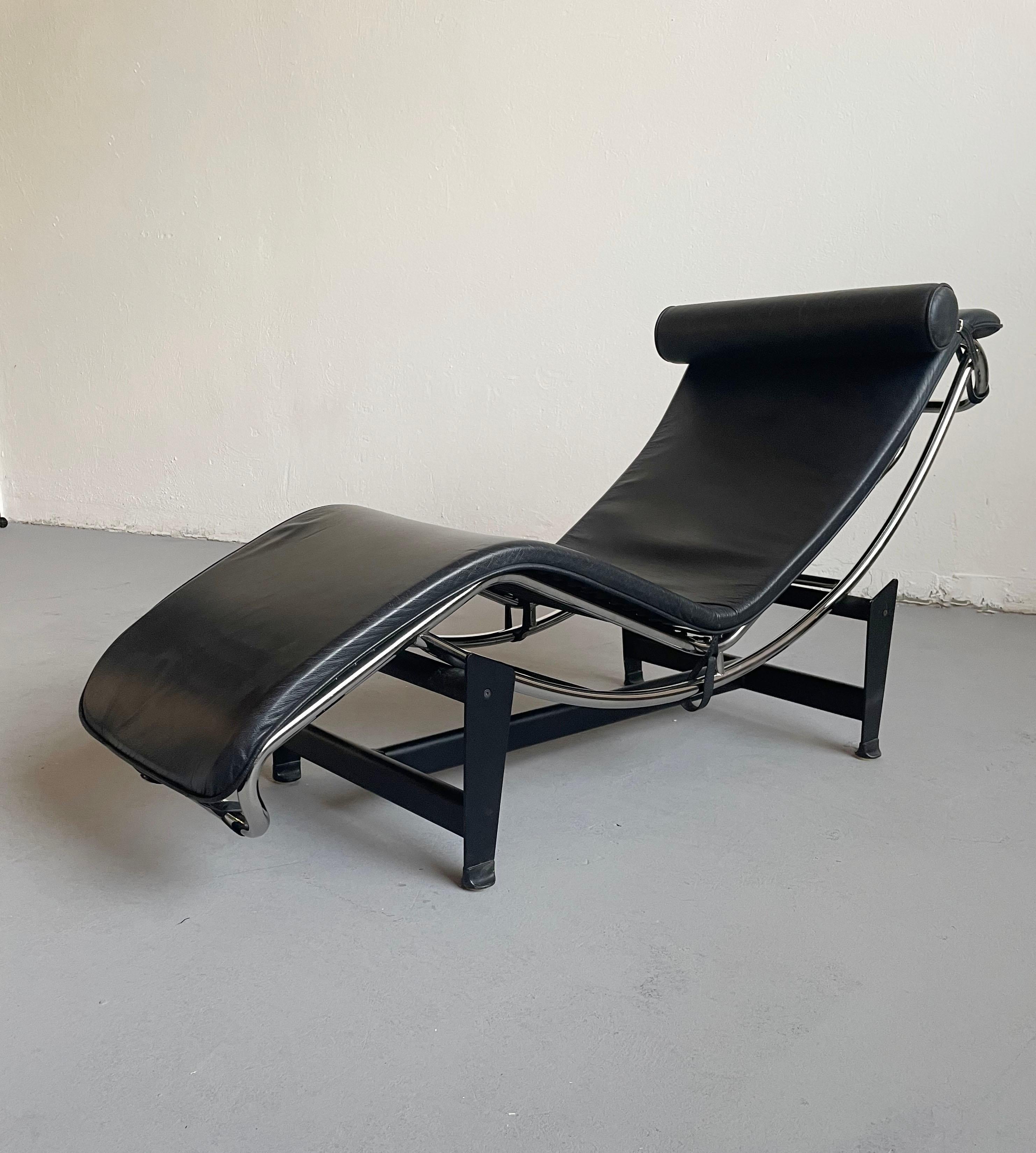 Vintage Le Corbusier LC4 Style Chaise Lounge in Black Leather, Italy, 1990s 4