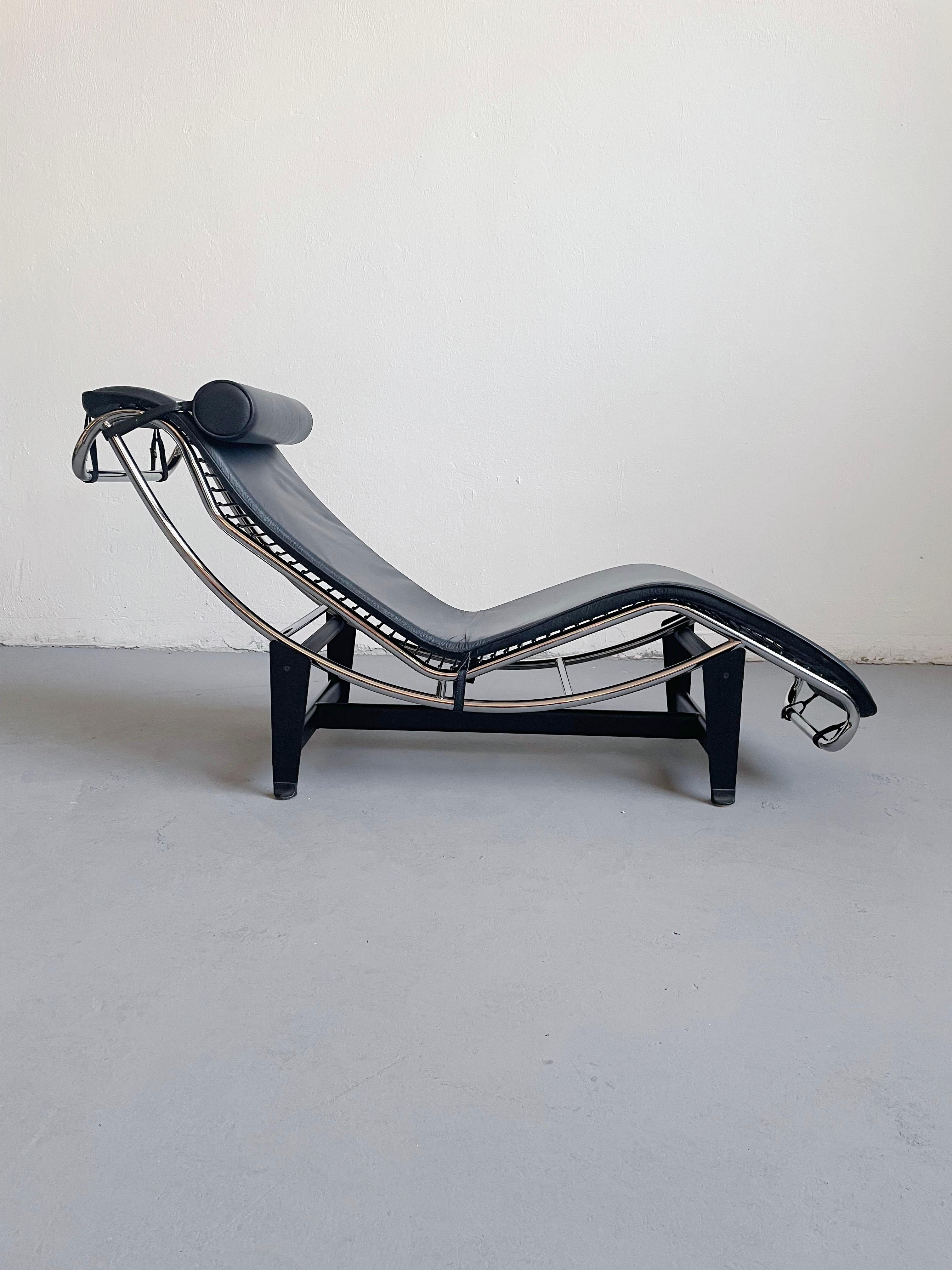 Vintage iconic Bauhaus LC4 lounge chair made in Italy in the 1990s. 

High-end production, top-quality black leather

Developed in 1928 by designers Le Corbusier, Charlotte Perriand, and Pierre Jeanneret as part of an avant-garde collection for