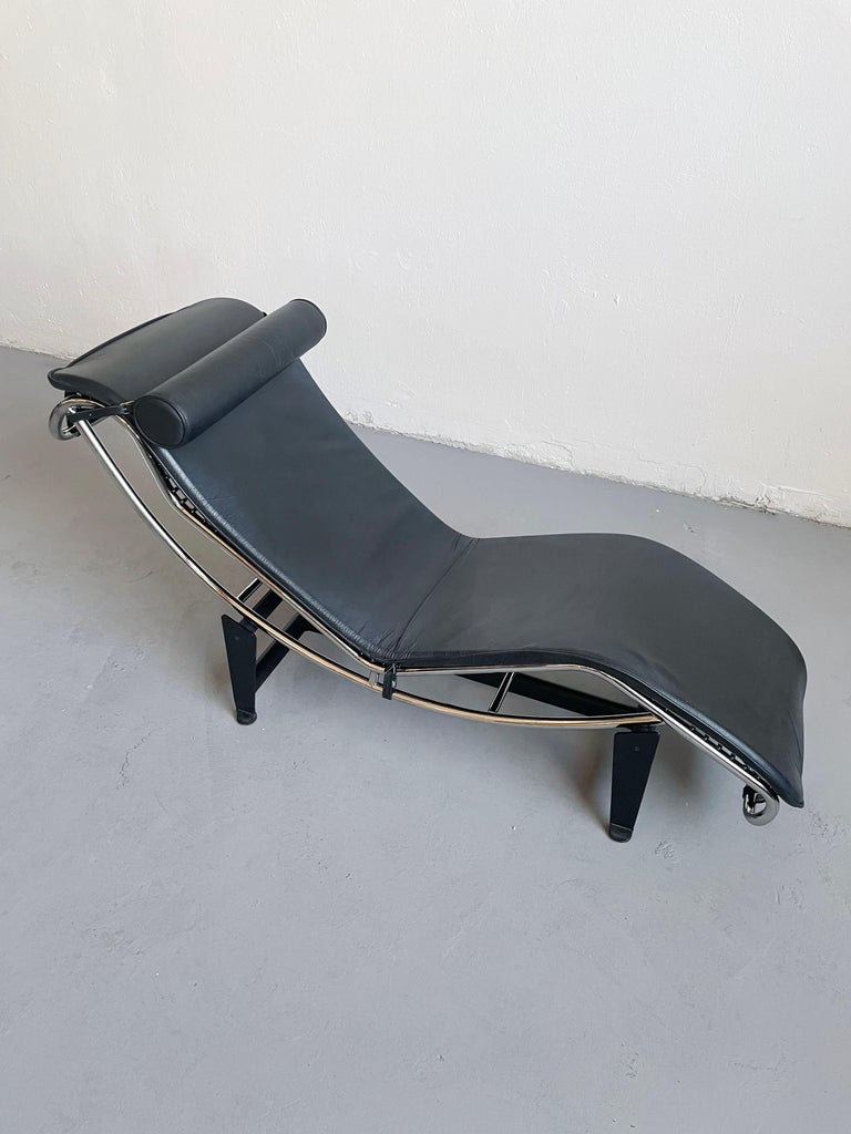 Vintage Le Corbusier LC4 Style Chaise Lounge in Black Leather, Italy