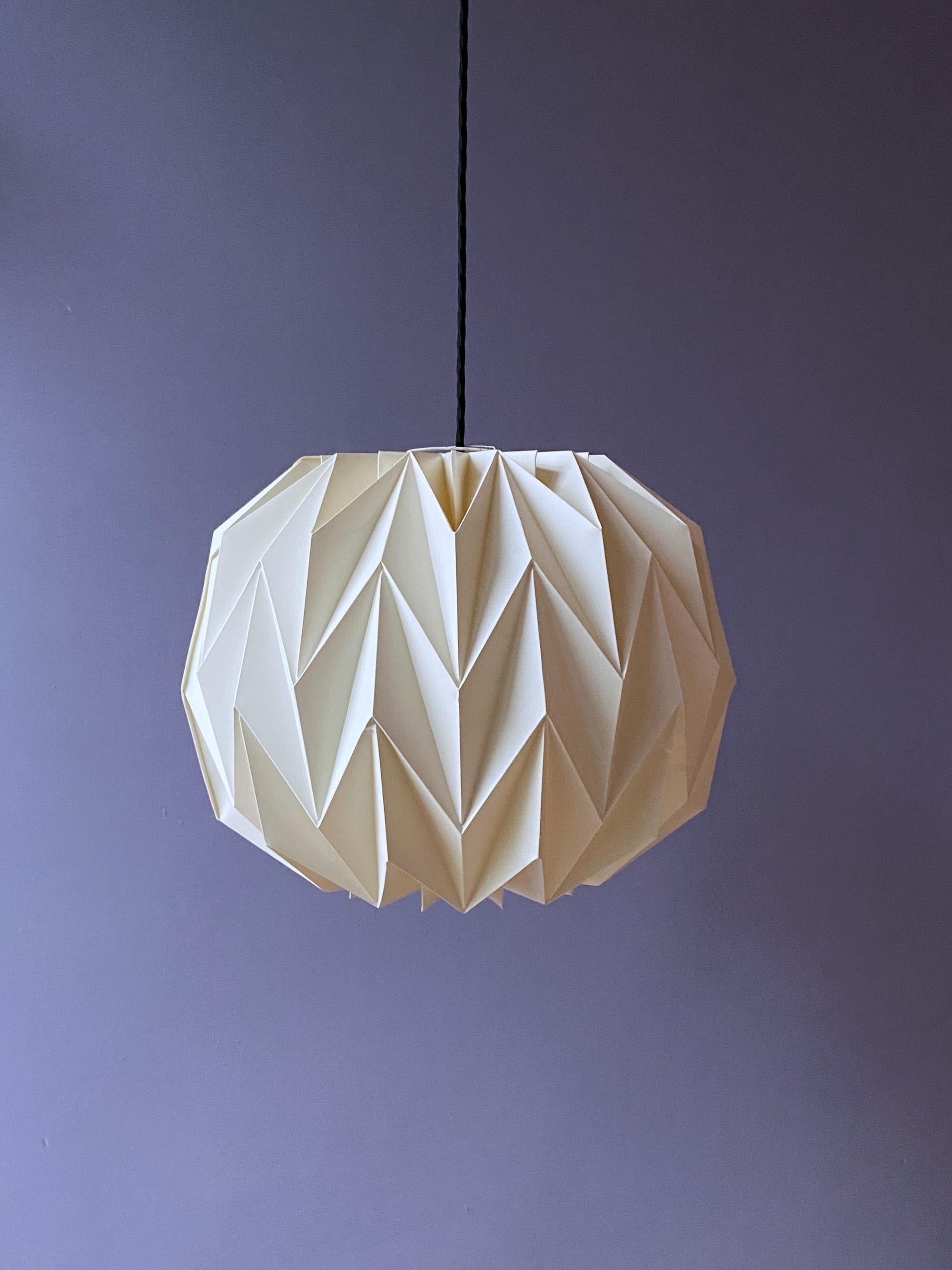 Nice vintage 157 medium pendant lamp design Andreas Hansen in 1965 and produced by Le Klint Odense, Made in Denmark. The lamp is in good vintage condition. No parts missing, with new fabric electric cord.
The lamp comes with 1 x 26/27 Edison screw