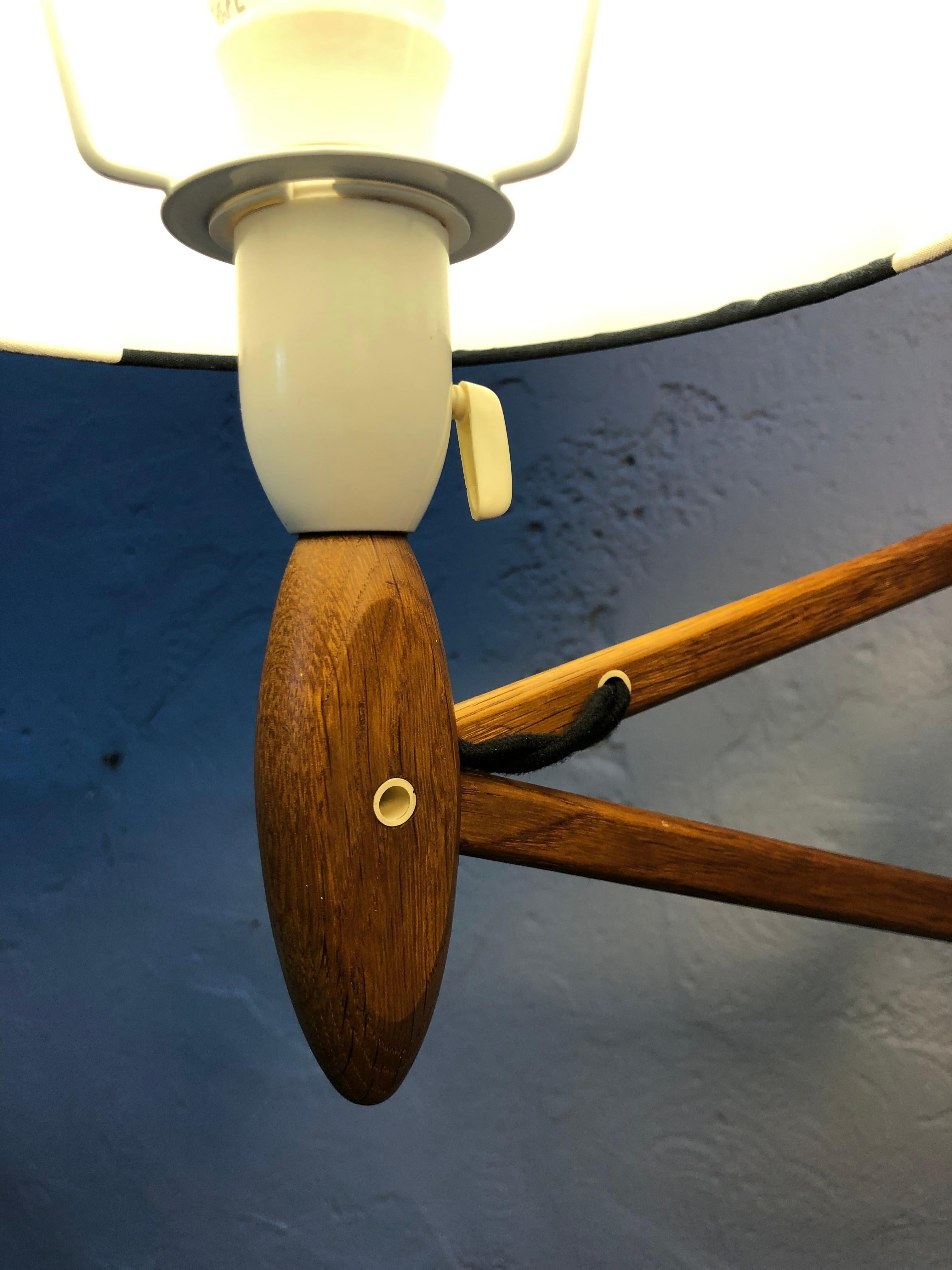 Vintage Le Klint Scissor Lamp in Oak from the 1956s 3