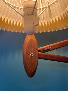 Lámpara de tijera vintage Le Klint de roble de los años 60