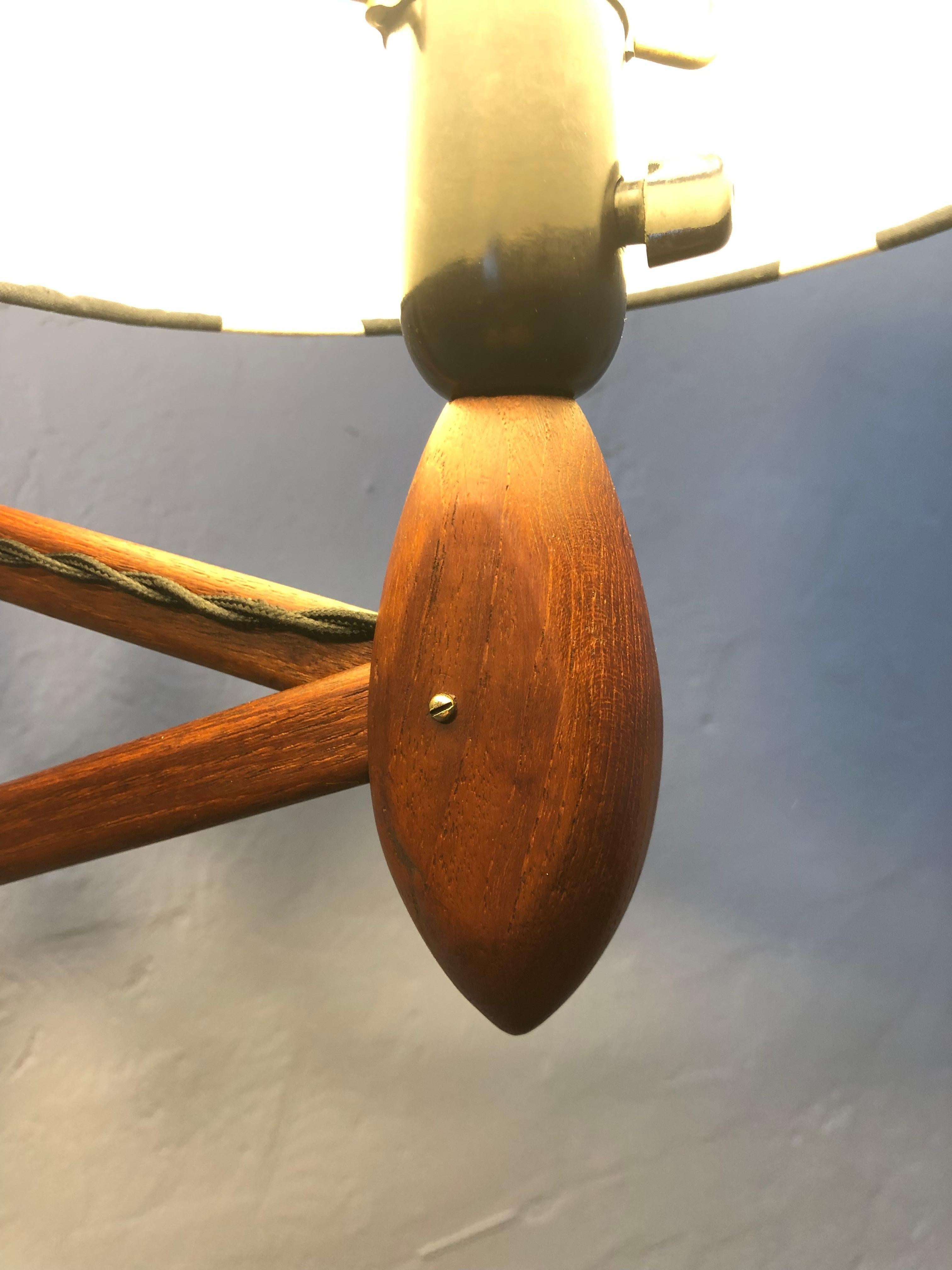 Vintage Le Klint Scissor Lamp in Teak from the 1950s For Sale 8