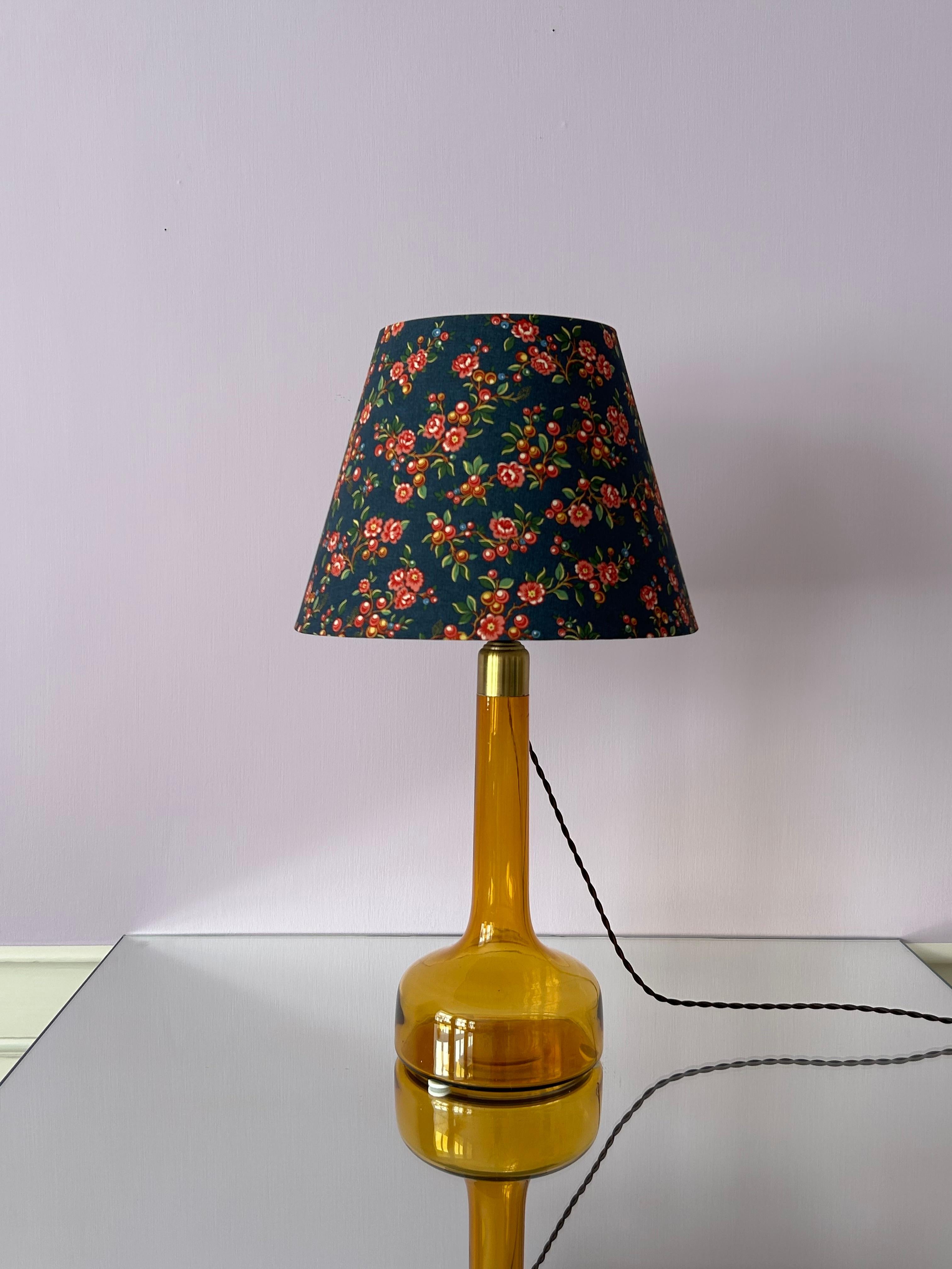 Danish Vintage Le Klint Table Lamp in Amber with Floral Shade, Denmark, 20th Century For Sale