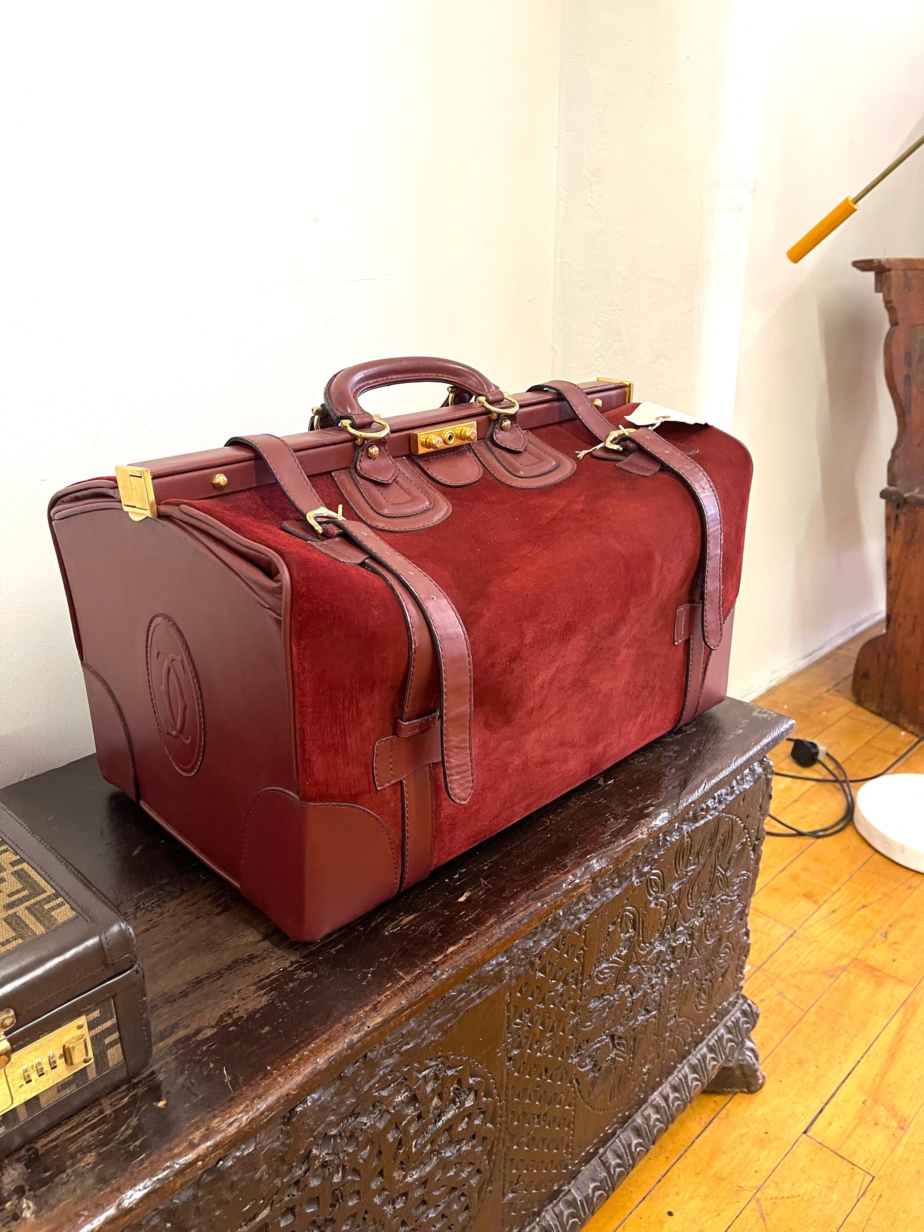 Discover the timeless elegance of the authentic Le Must de Cartier vintage Suede and leather luggage bag collection, a coveted treasure from 1984. This vintage Cartier bag belongs to a 1984 travel luggage Cartier collection that ceased production in