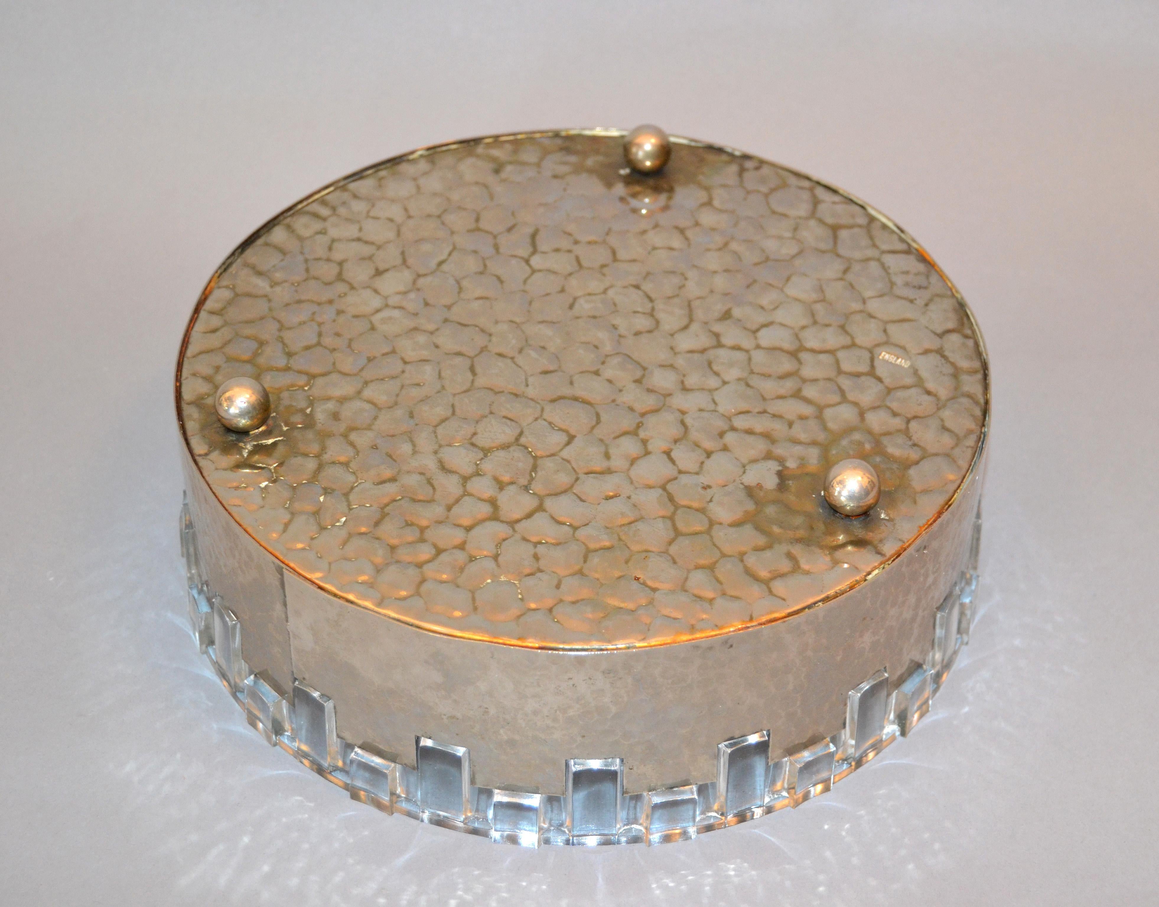 Bol Decorativo Vintage de Cristal de Plomo y Metal Martillado Bol para Servir Inglaterra mediados del siglo XX en venta