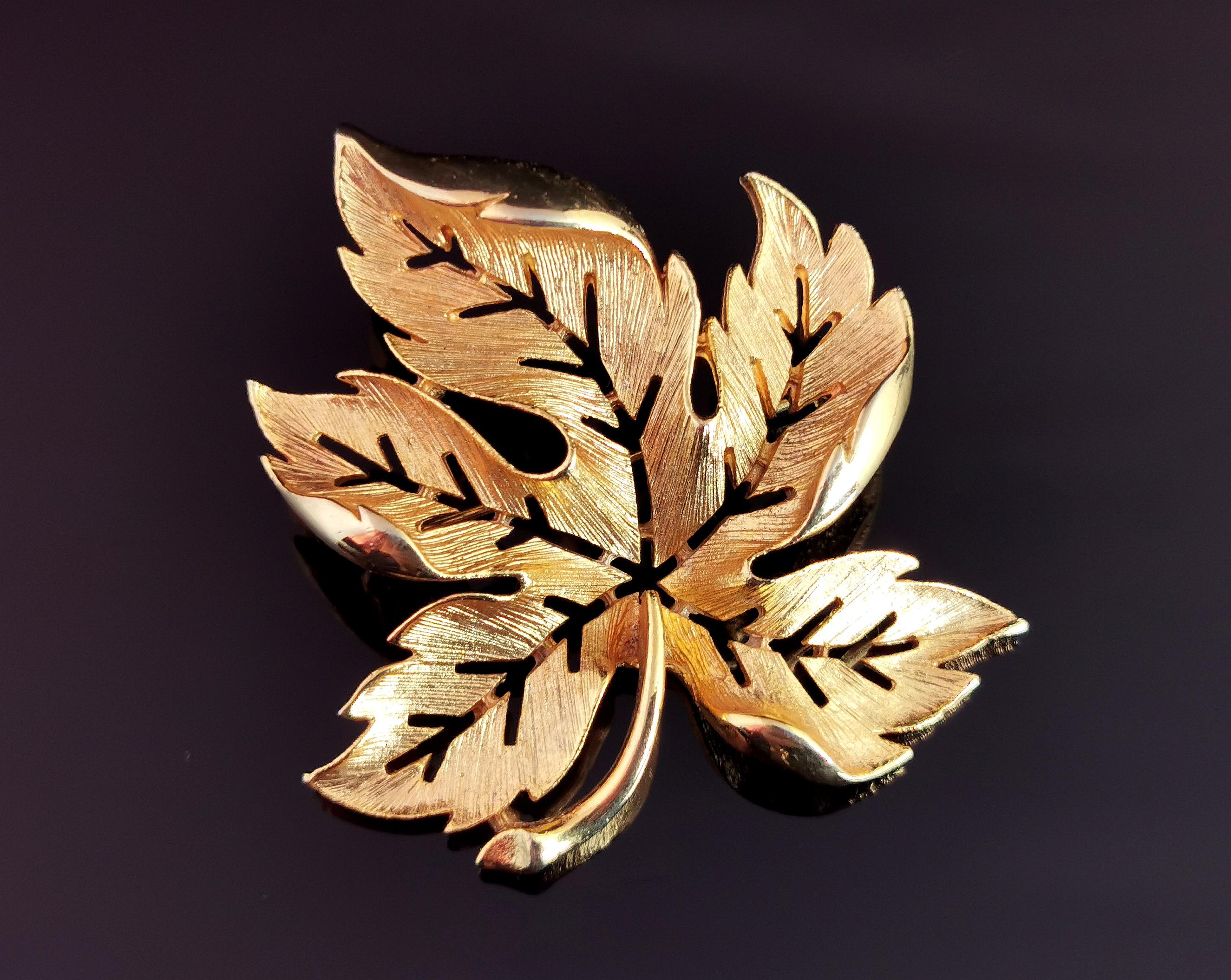 sarah coventry leaf brooch