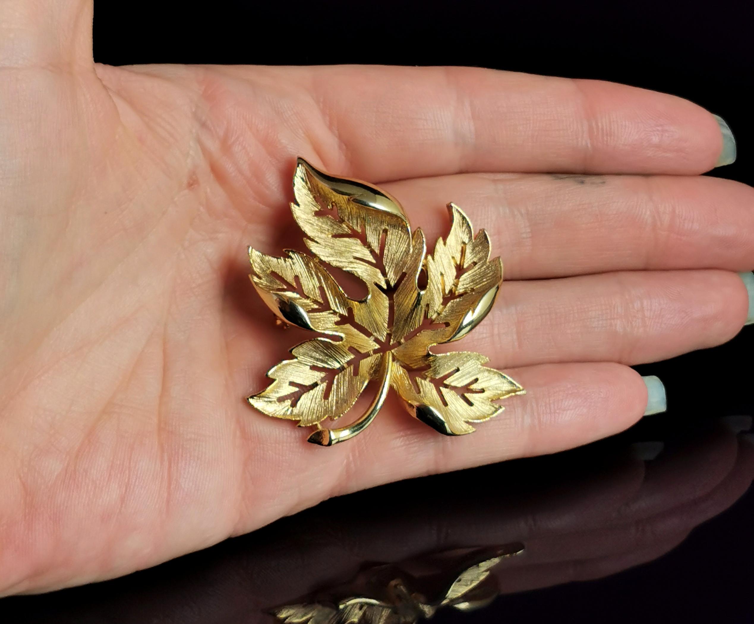 Vintage leaf brooch, gold tone, Sarah Coventry  1