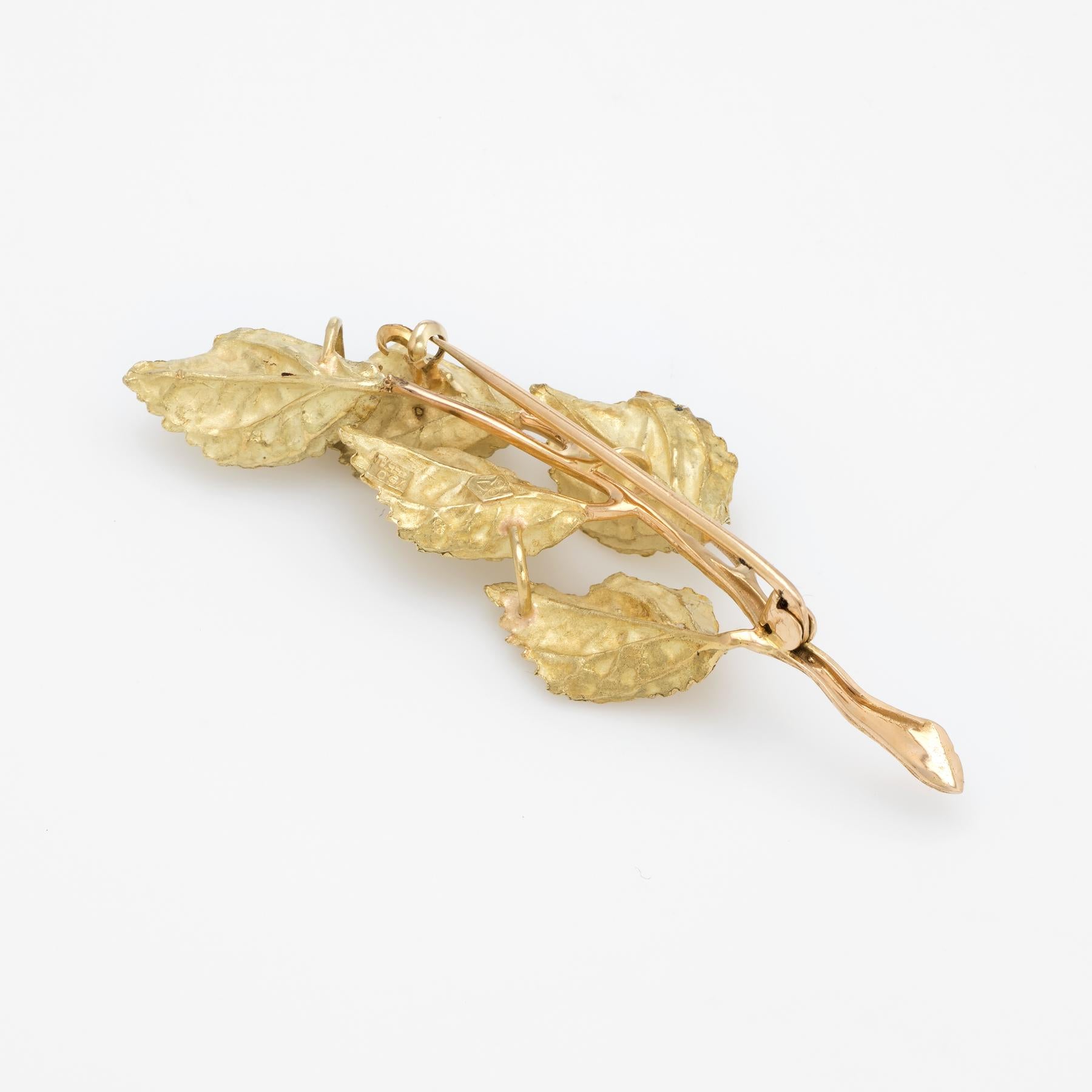 Finely detailed vintage brooch, crafted in 18 karat yellow gold. 

The brooch features lifelike branch and leaf detail. The versatile piece can be worn as a brooch or as a pendant on a chain.    

The brooch is in excellent condition.